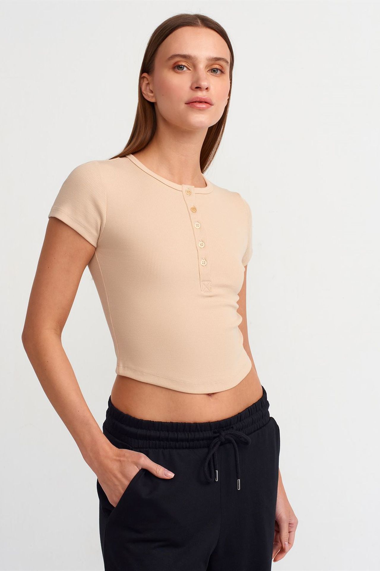 DILVIN Women's Cropped Slim-fit Crew Neck T-shirt 1