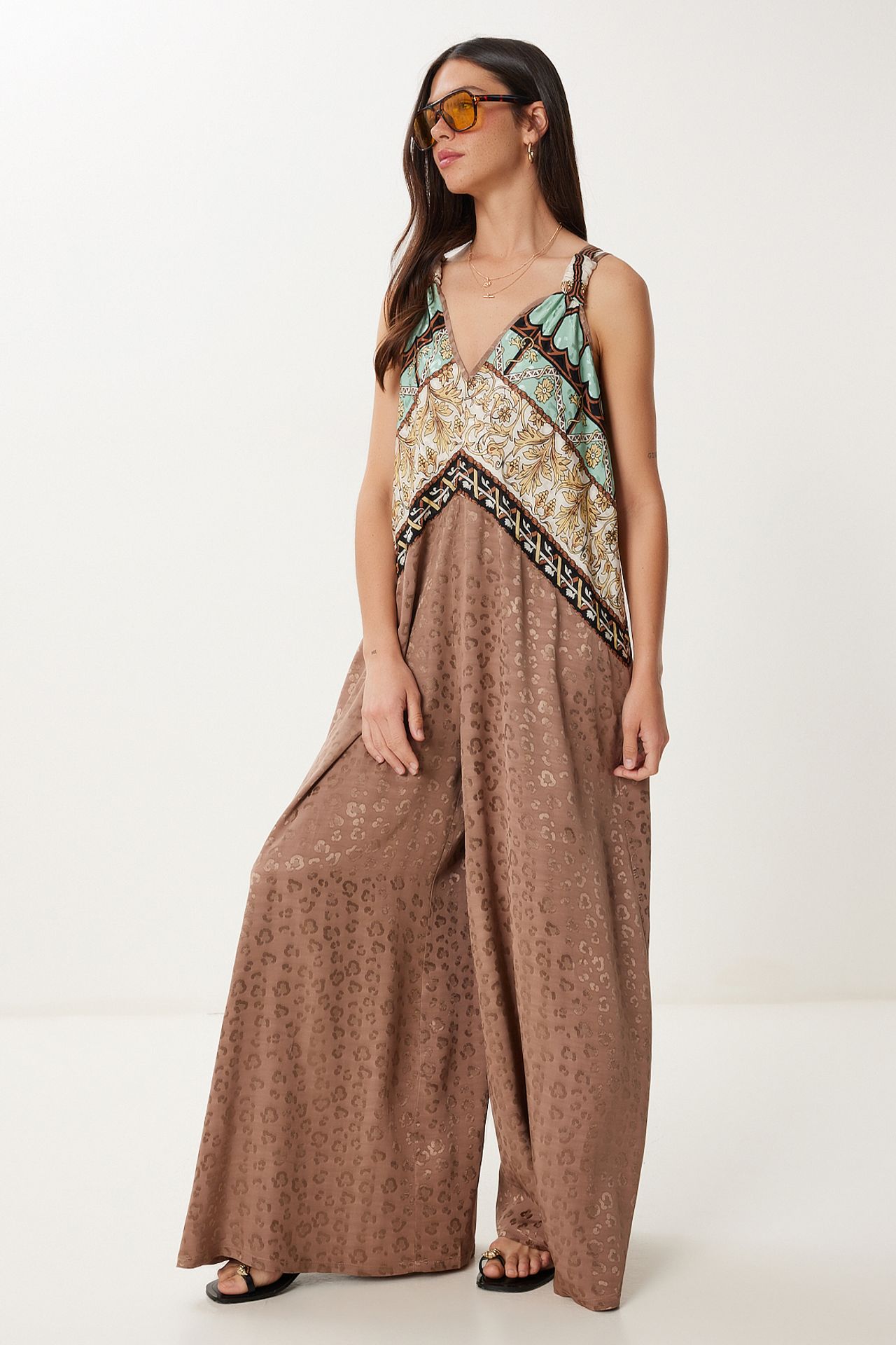 ISTANBUL Wide Leg Printed Jumpsuit with V-Neck 3