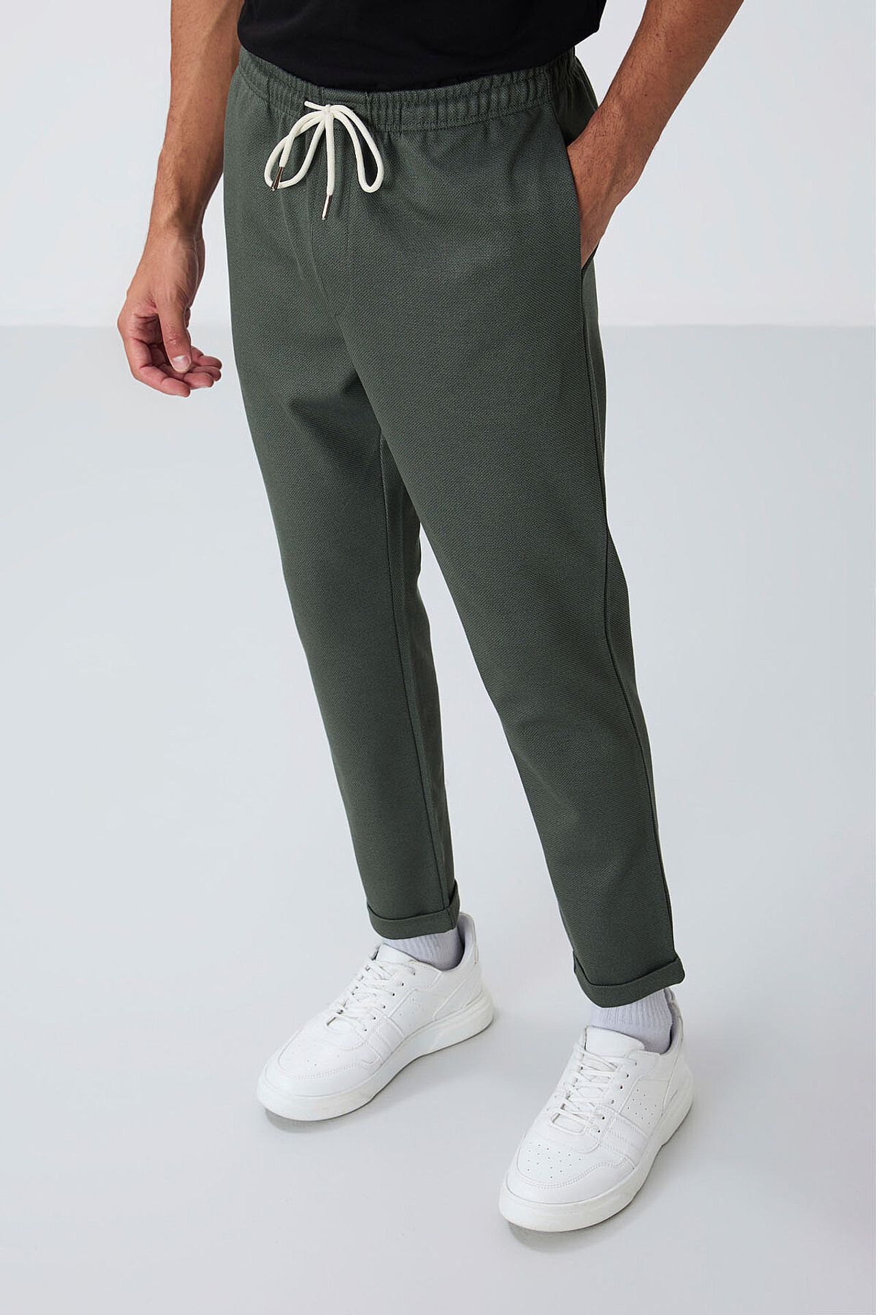 TOMMY Men's Textured Tapered Sweatpants 1