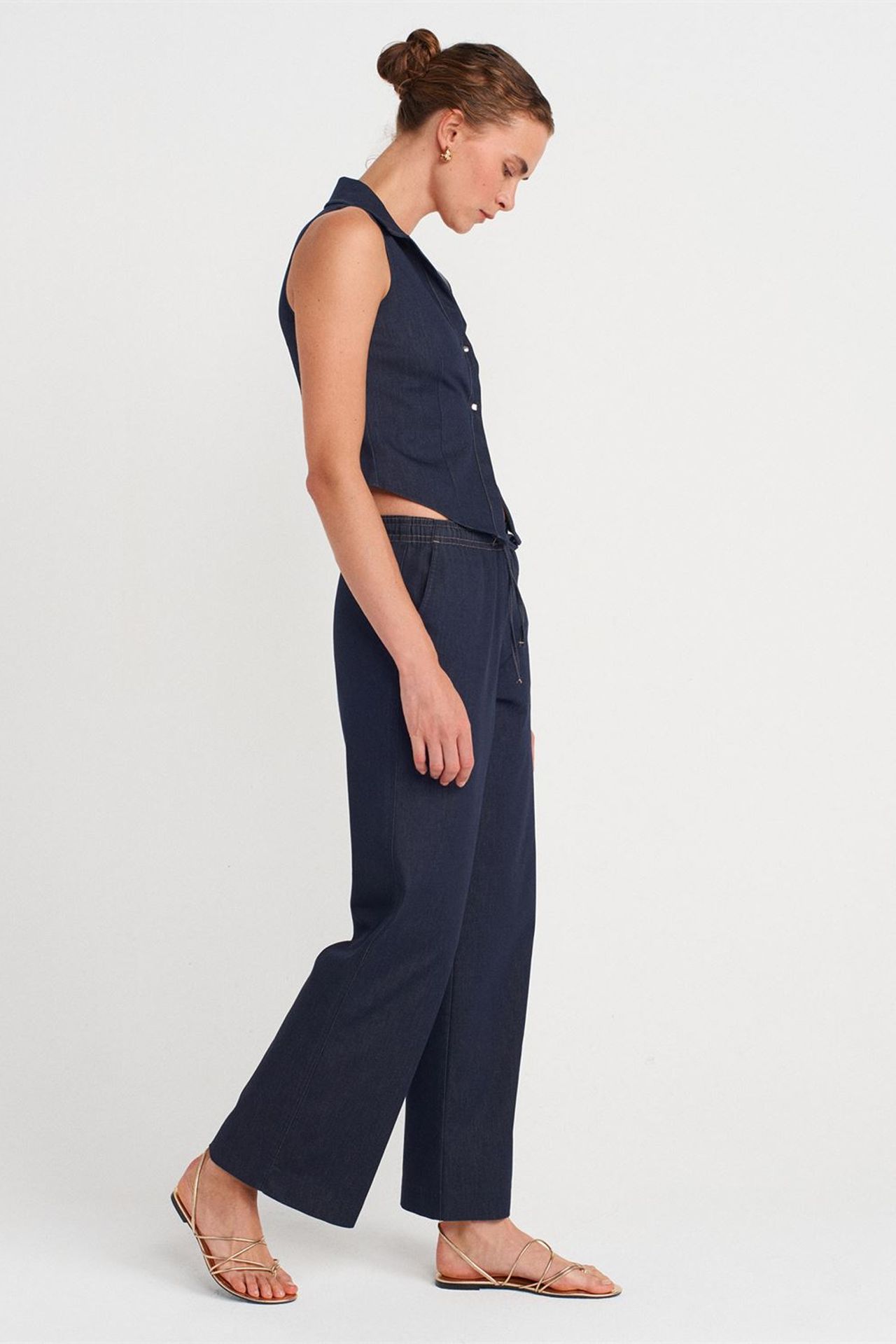 DILVIN Fitted Sleeveless Crop Shirt 4