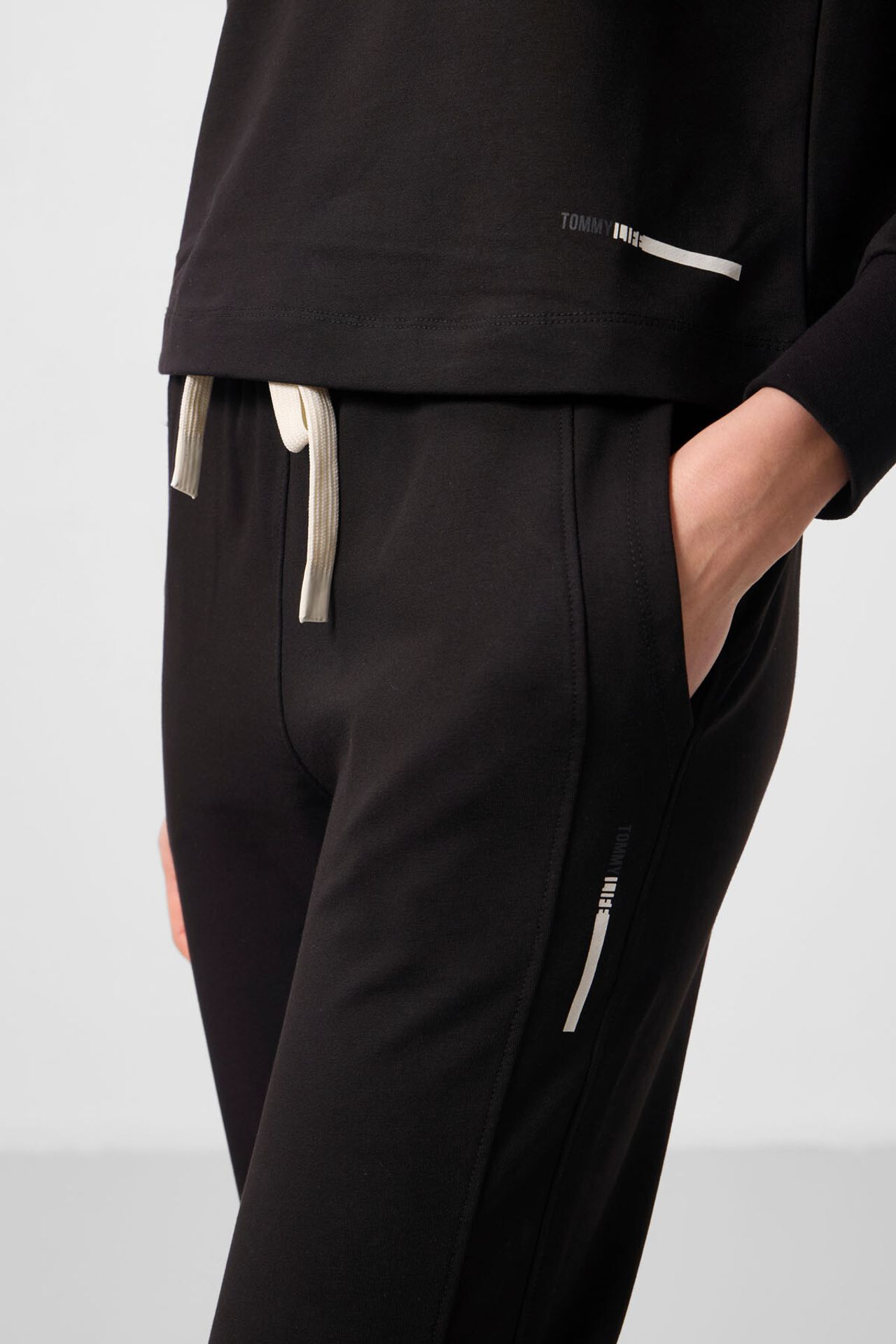 TOMMY Oversized Hooded Sweatshirt And Pants Set 4