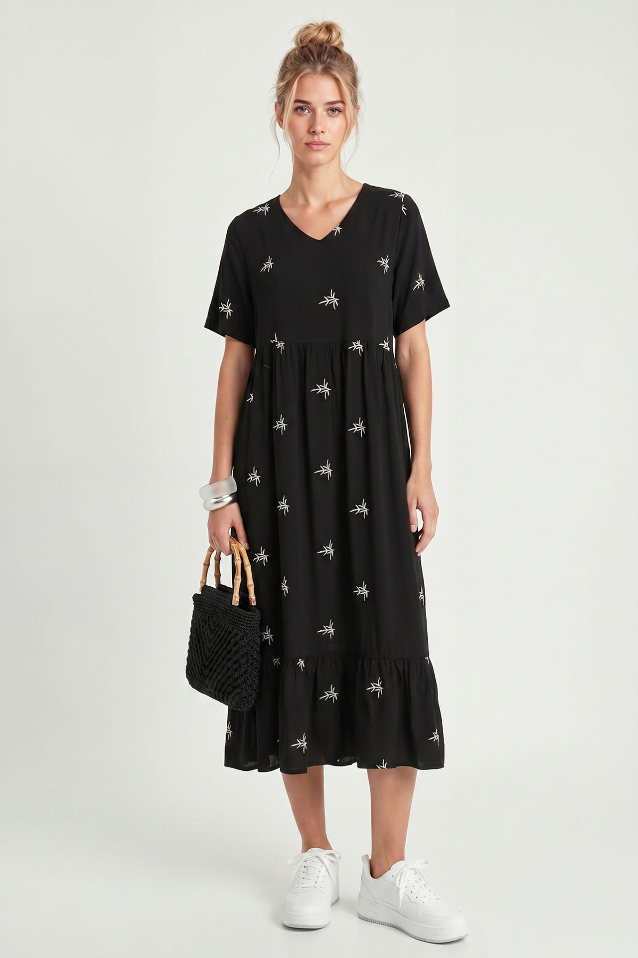 ISTANBUL Embroidered V-Neck Midi Dress 2