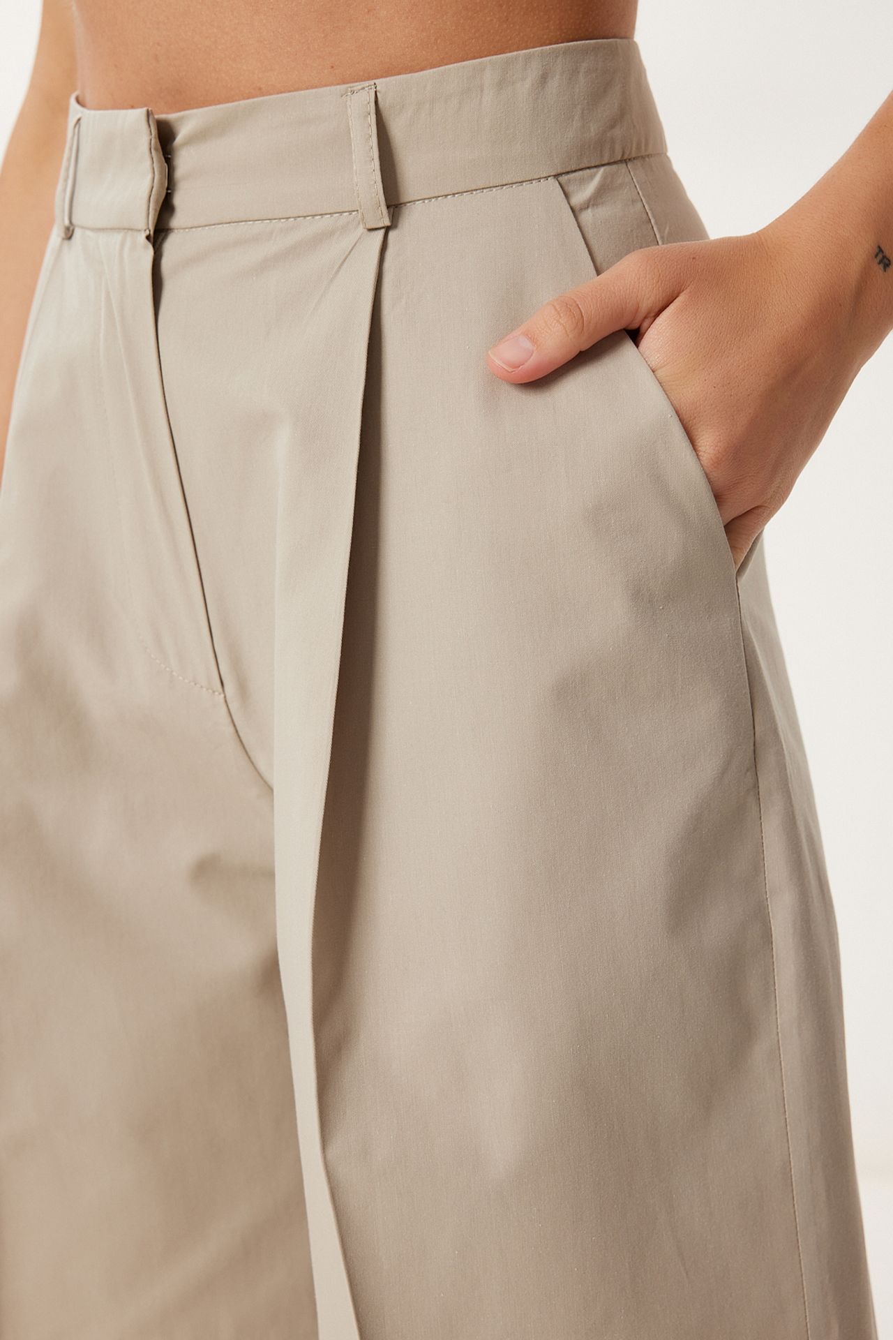 ISTANBUL Belted woven tailored shorts 4