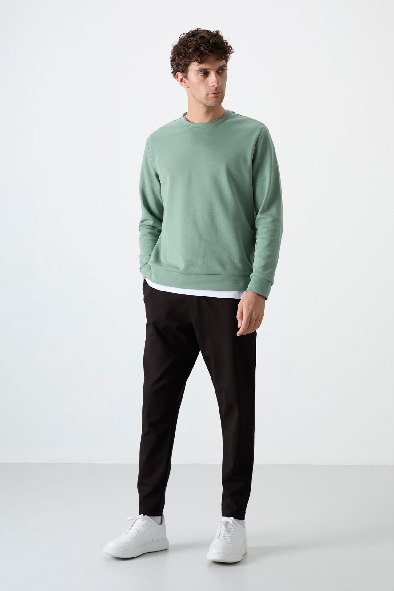 TOMMY Men's Regular-fit Pull-On Sweatpants 6