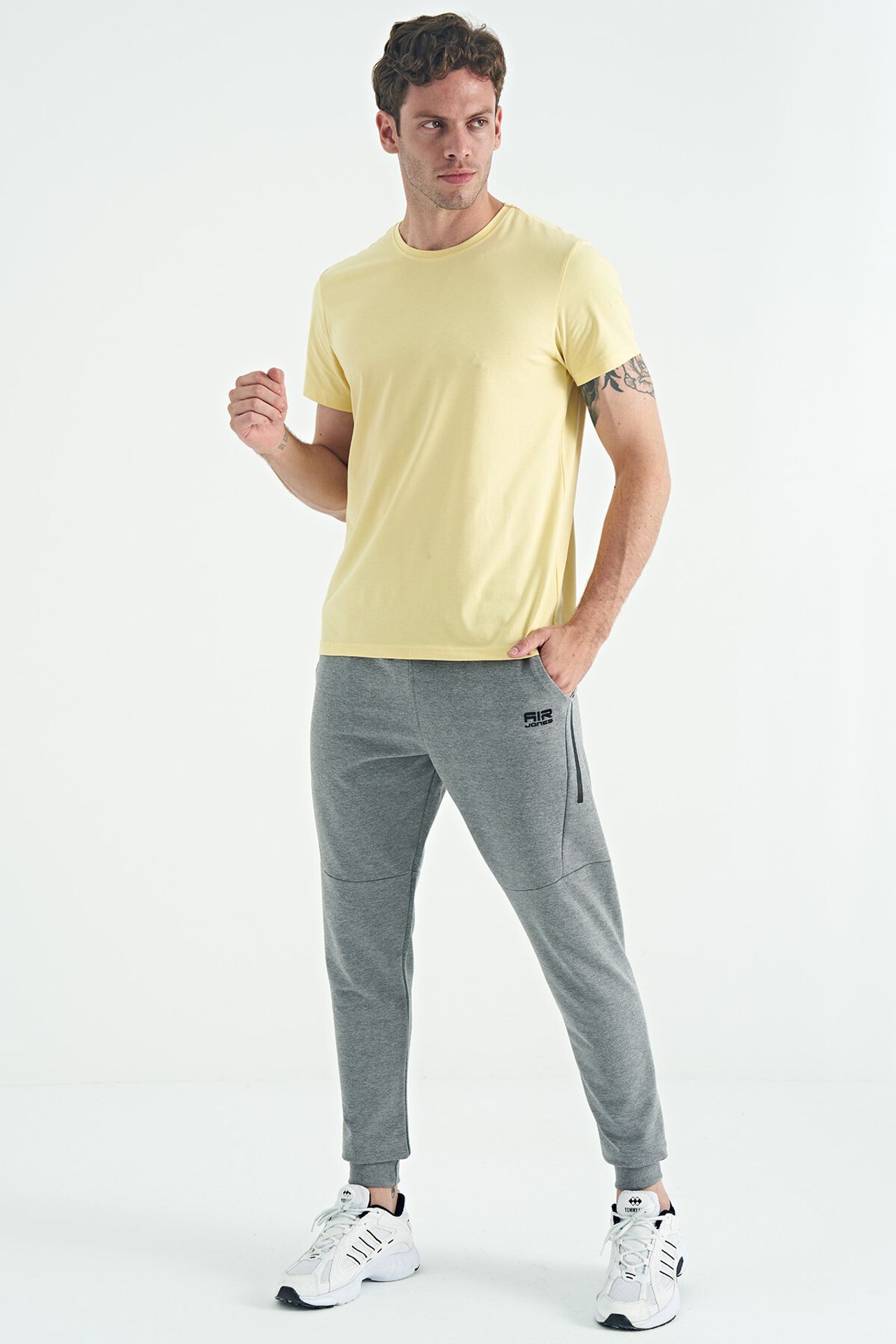 TOMMY Men's Cotton Elastane Crew Neck T-Shirt 4
