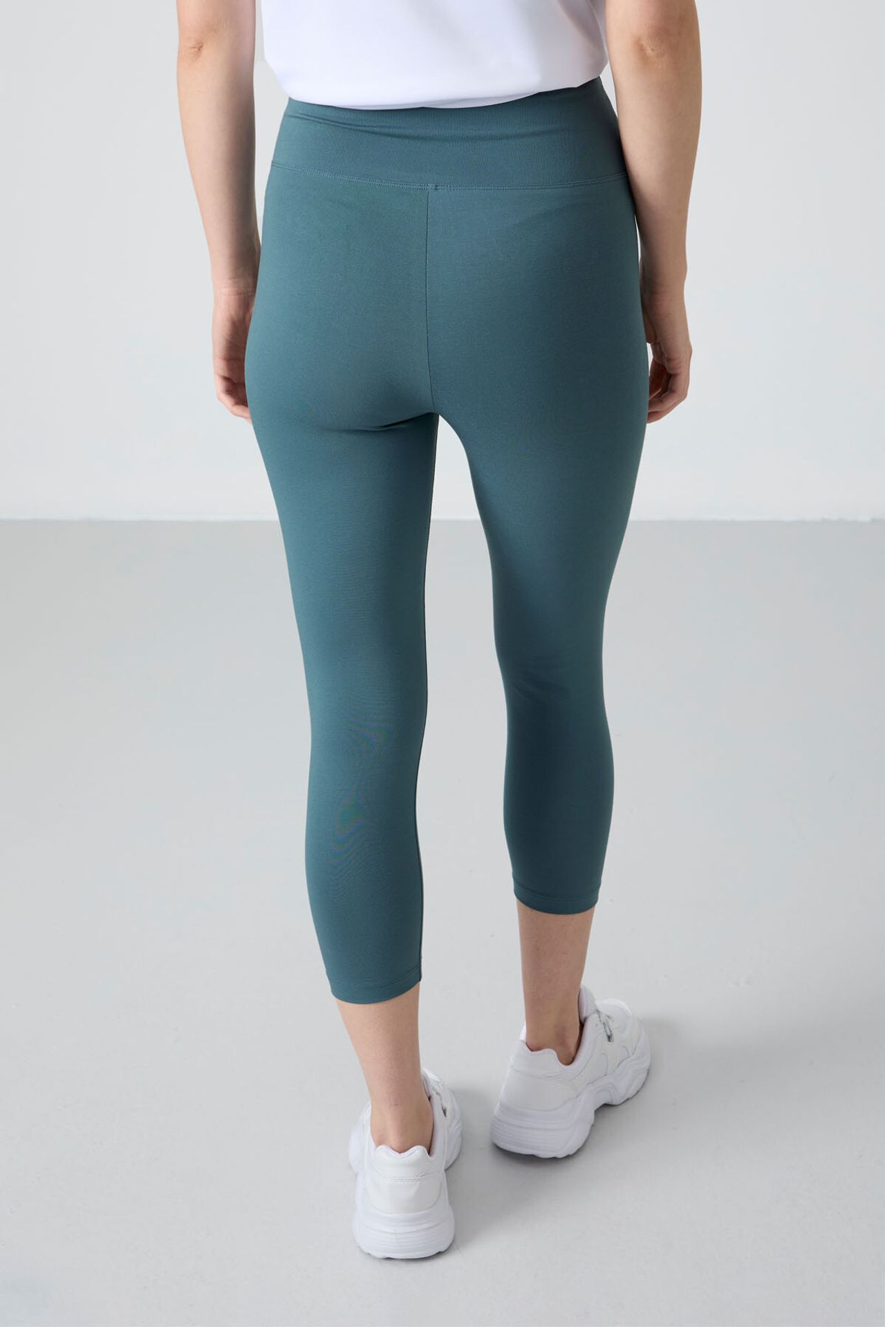 TOMMY High-Waist Capri Leggings 5