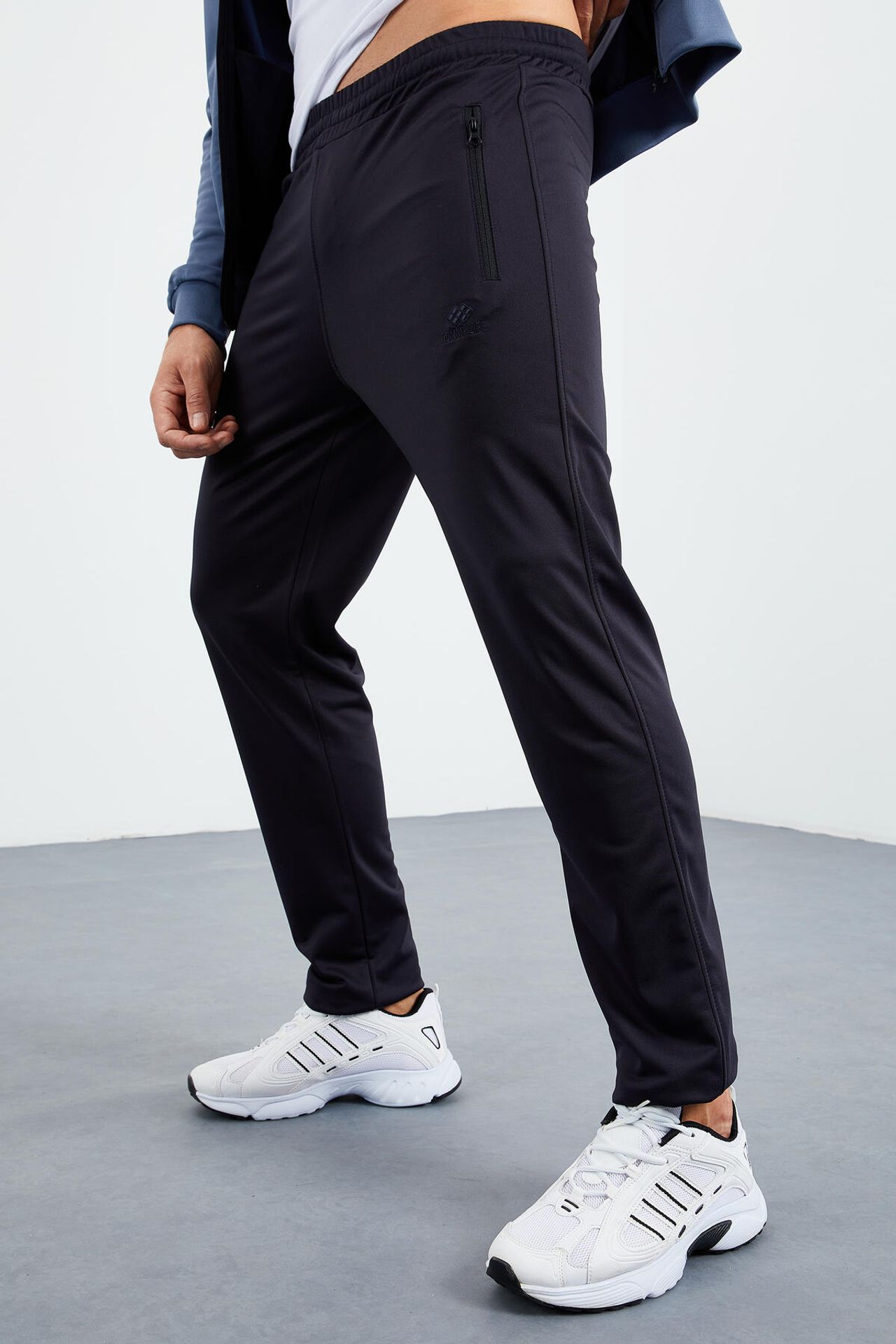TOMMY Men's Scuba Knit Active Set With Zipper Collar 5