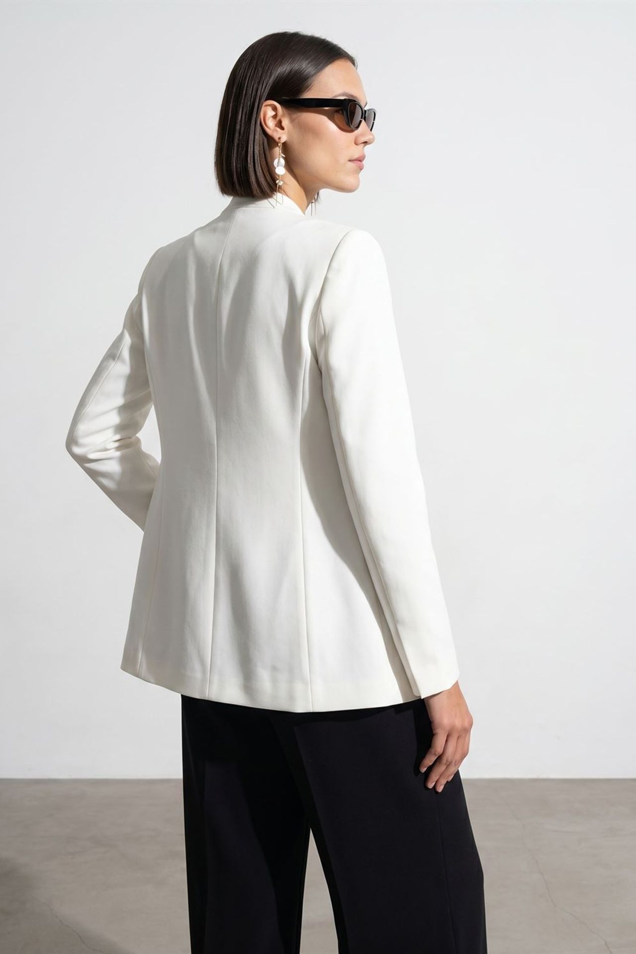 DILVIN Women’s Slim Fit Crepe Blazer Jacket 1