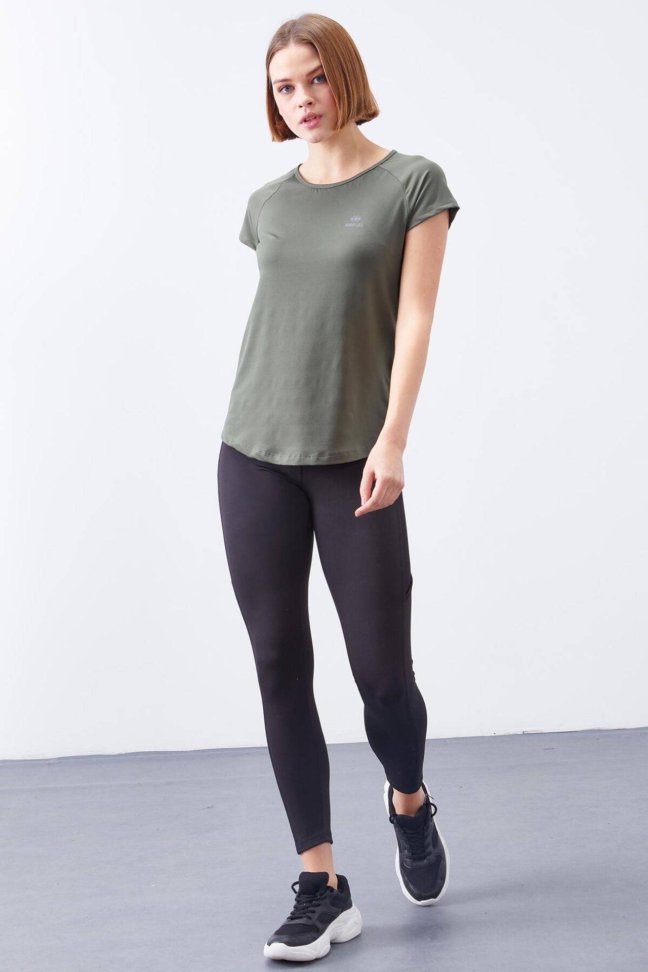 TOMMY Women's Short-Sleeve Crew Neck T-Shirt 2