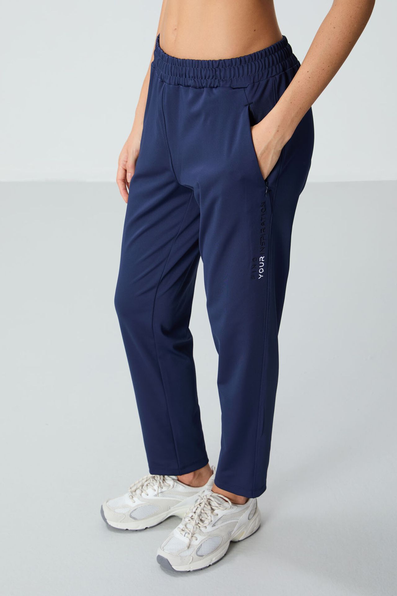 TOMMY Women’s Hooded Zip Sweatshirt And Pants Set 3