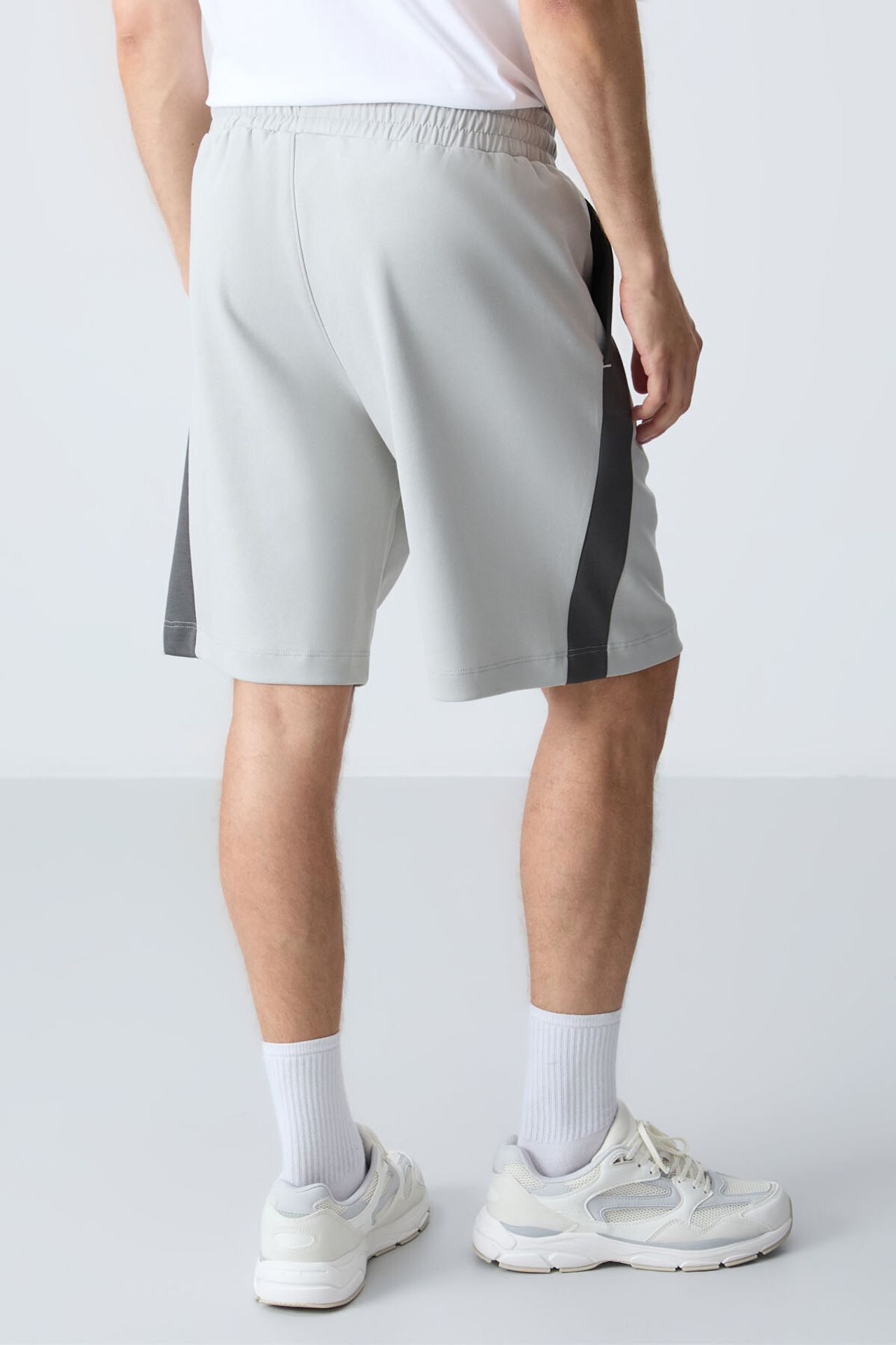 TOMMY Men's Cotton Blend Sweat Shorts 5