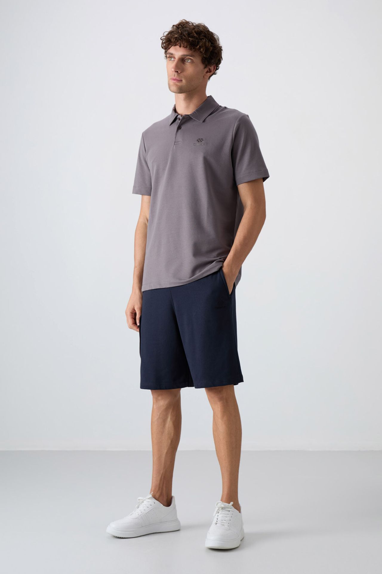 TOMMY Men's Wide-leg Cargo Shorts 1