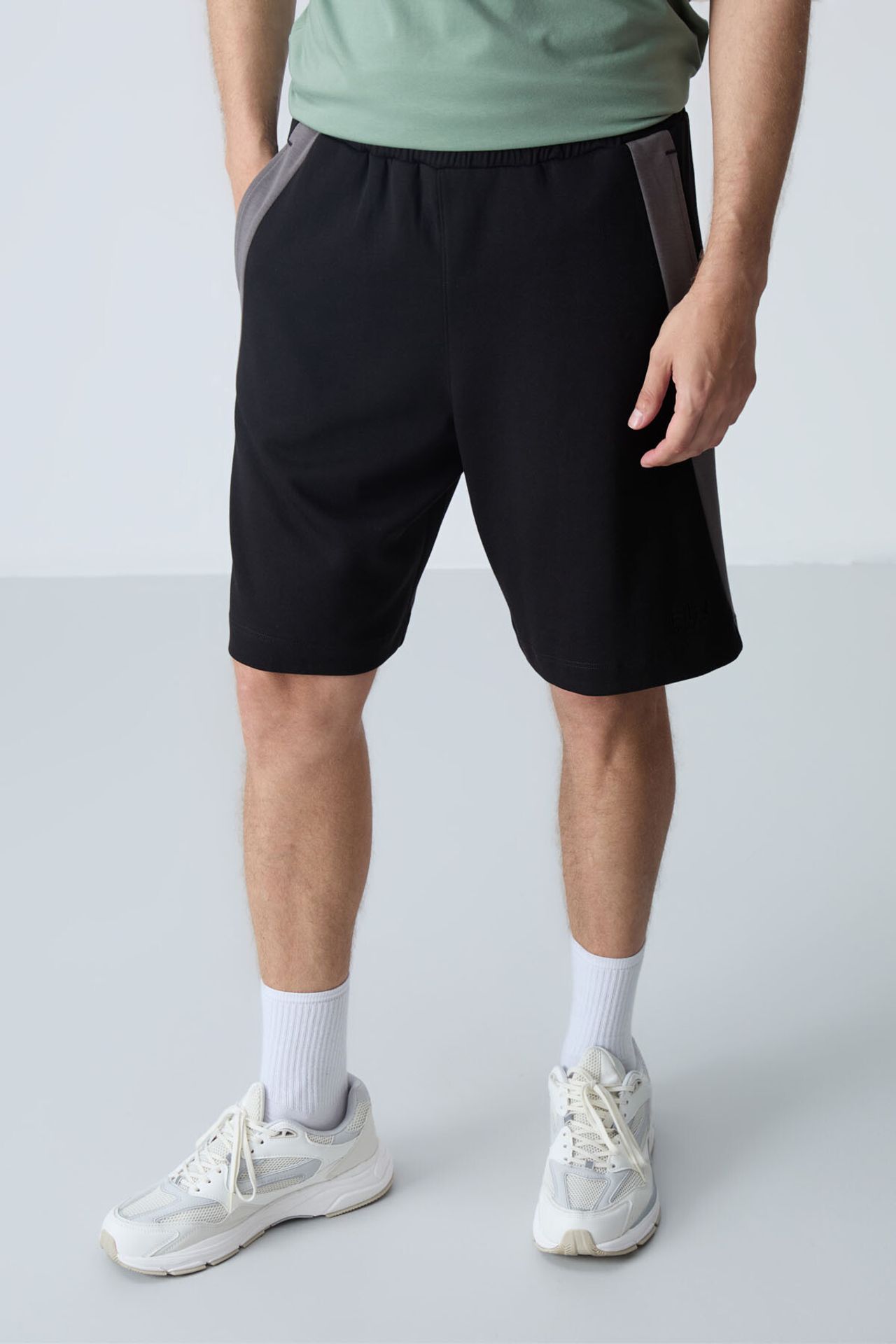 TOMMY Men's Cotton Blend Sweat Shorts 4