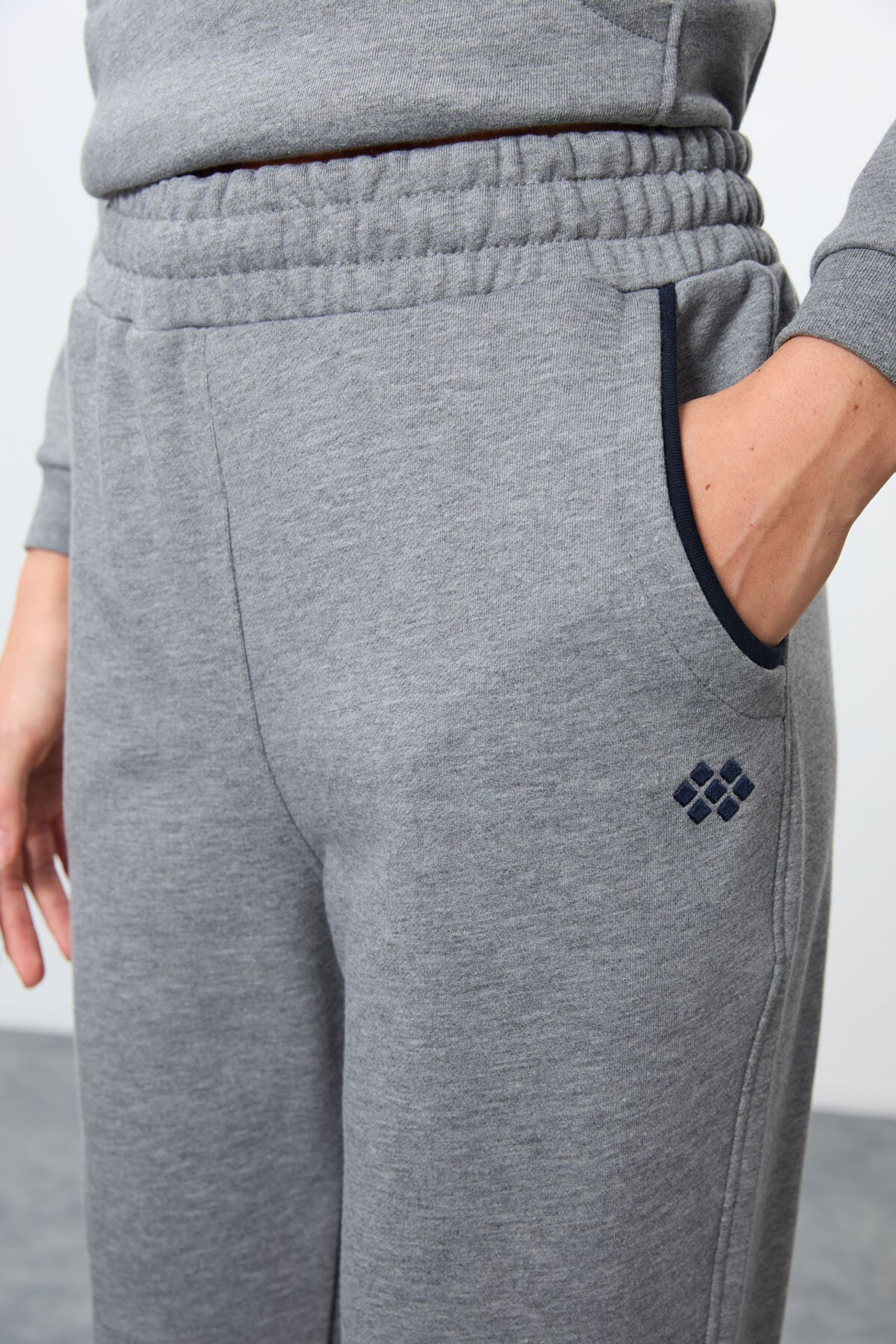 TOMMY Color-Blocked Fleece Tracksuit Set 6