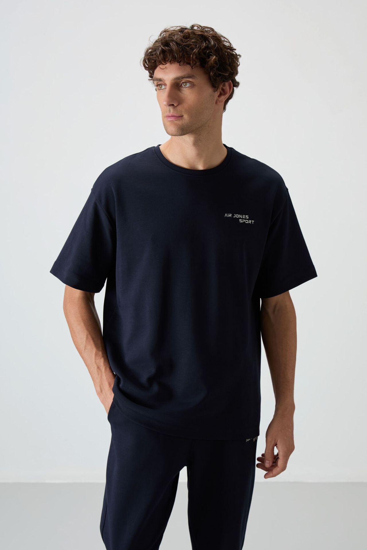 TOMMY Men's Oversized Embroidered Active Set 6