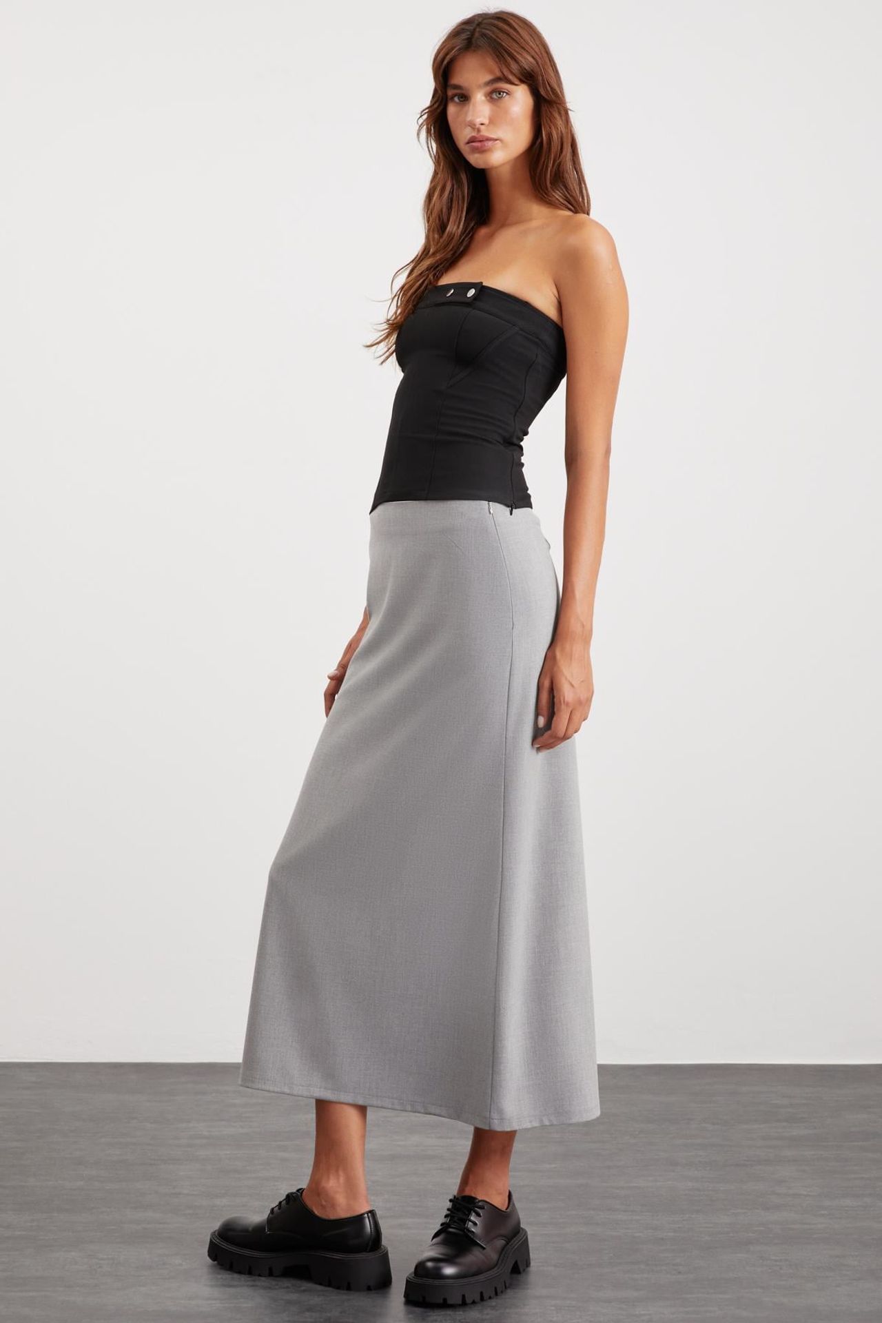 ETHIQUET Simple A-Line Midi Skirt 1