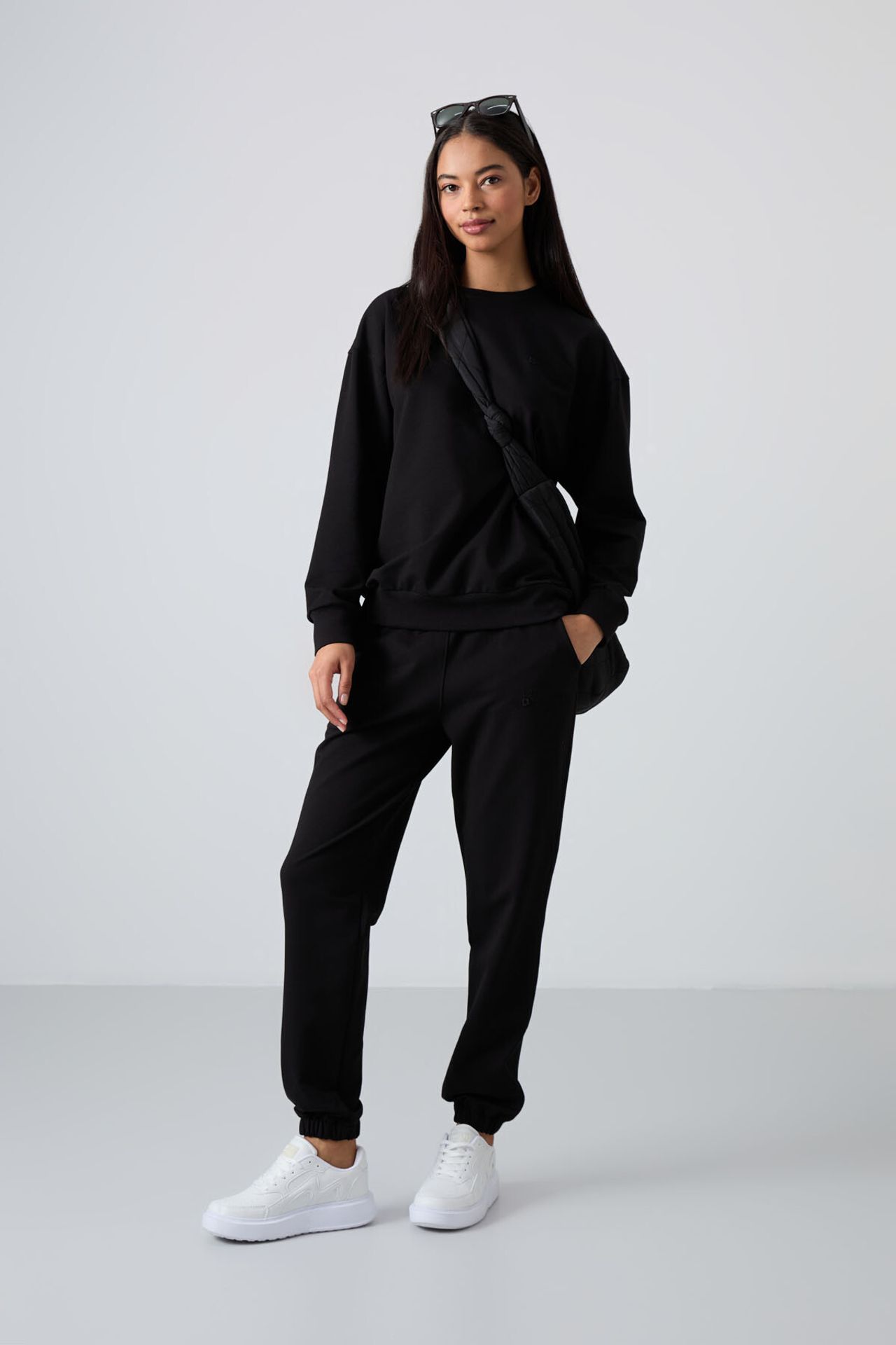 TOMMY Oversized Crew Neck Sweatshirt and Pants Set 6