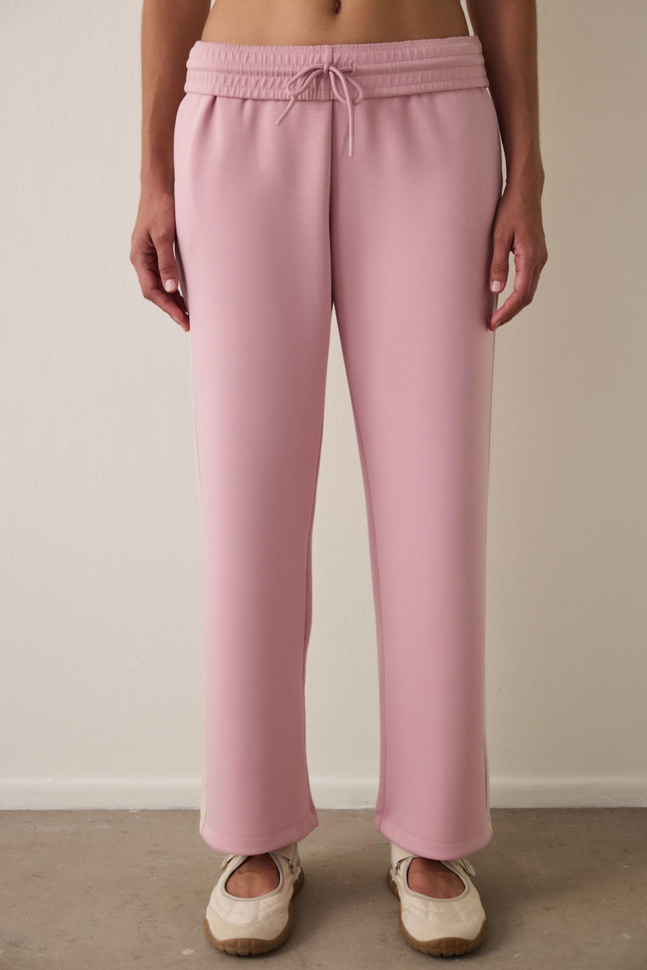 PENTI Silky Feel Normal Waist Panel Sweatpants 2