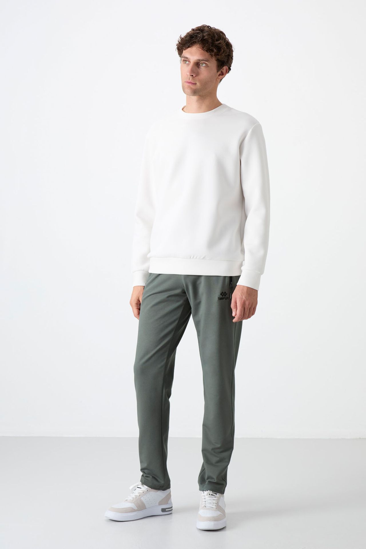 TOMMY Men's Regular Fit Straight-Leg Sweatpants 1