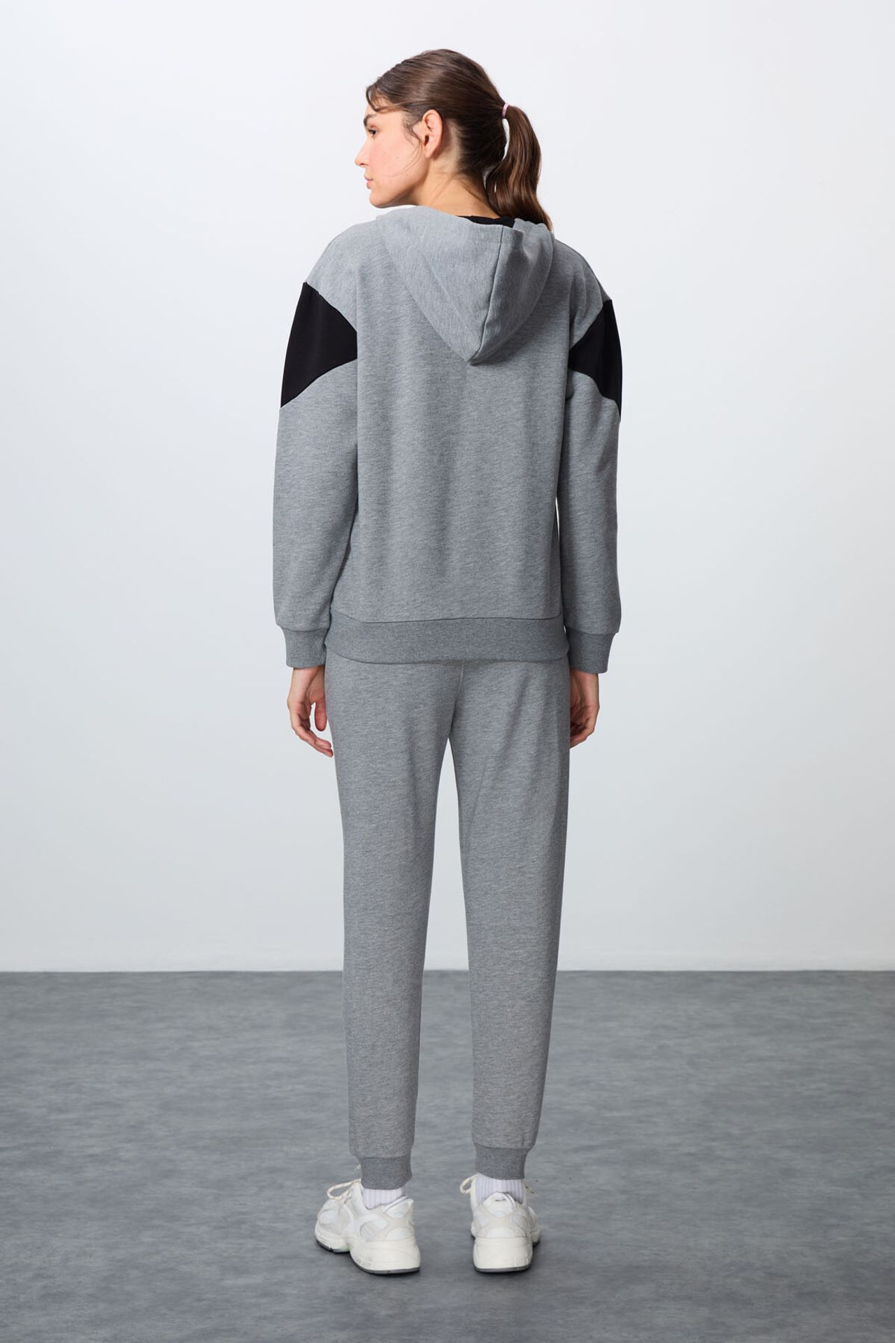 TOMMY Oversized Hooded Zip Sweatshirt And Pants Set 6