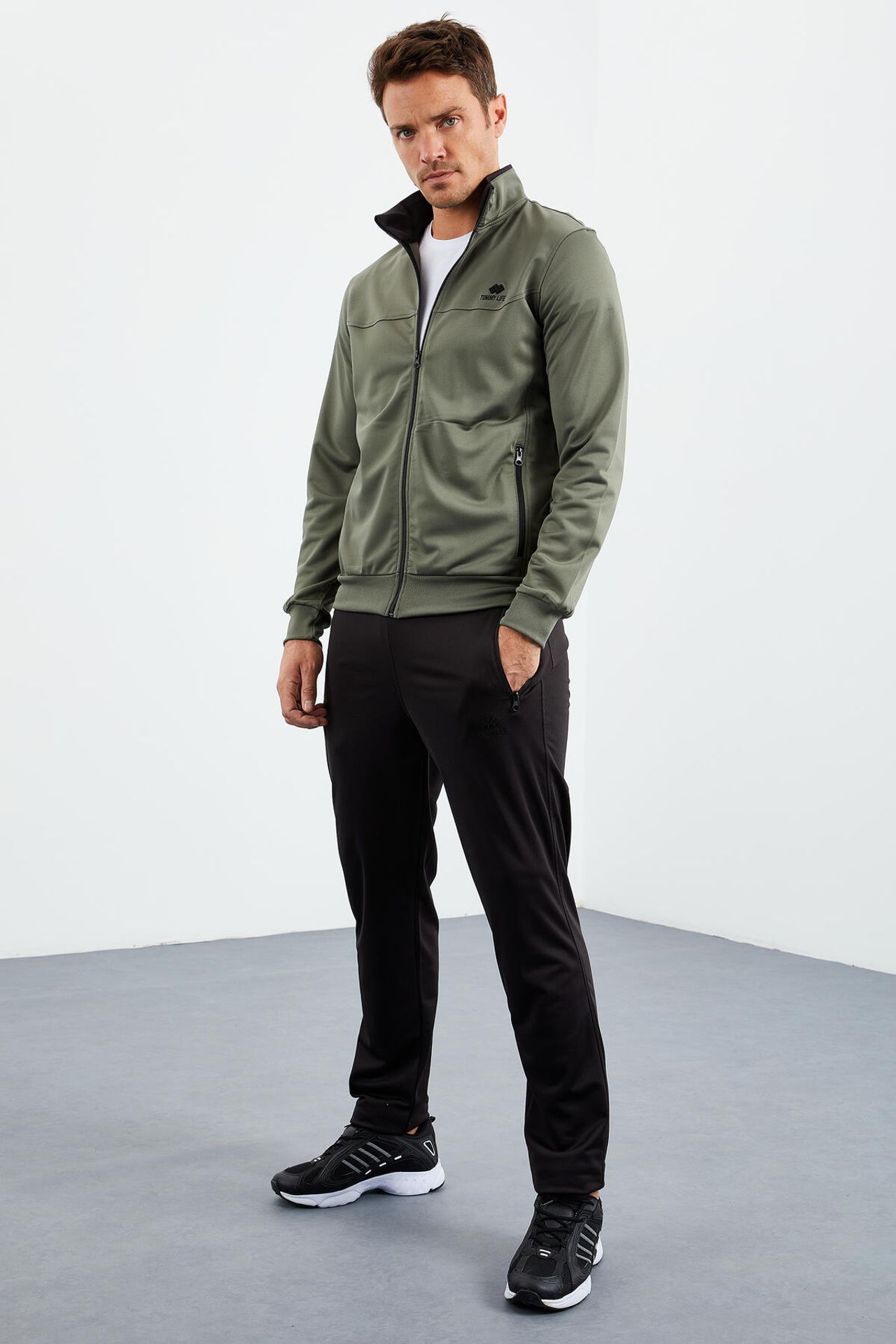 TOMMY Men's Scuba Knit Active Set With Zipper Collar 4