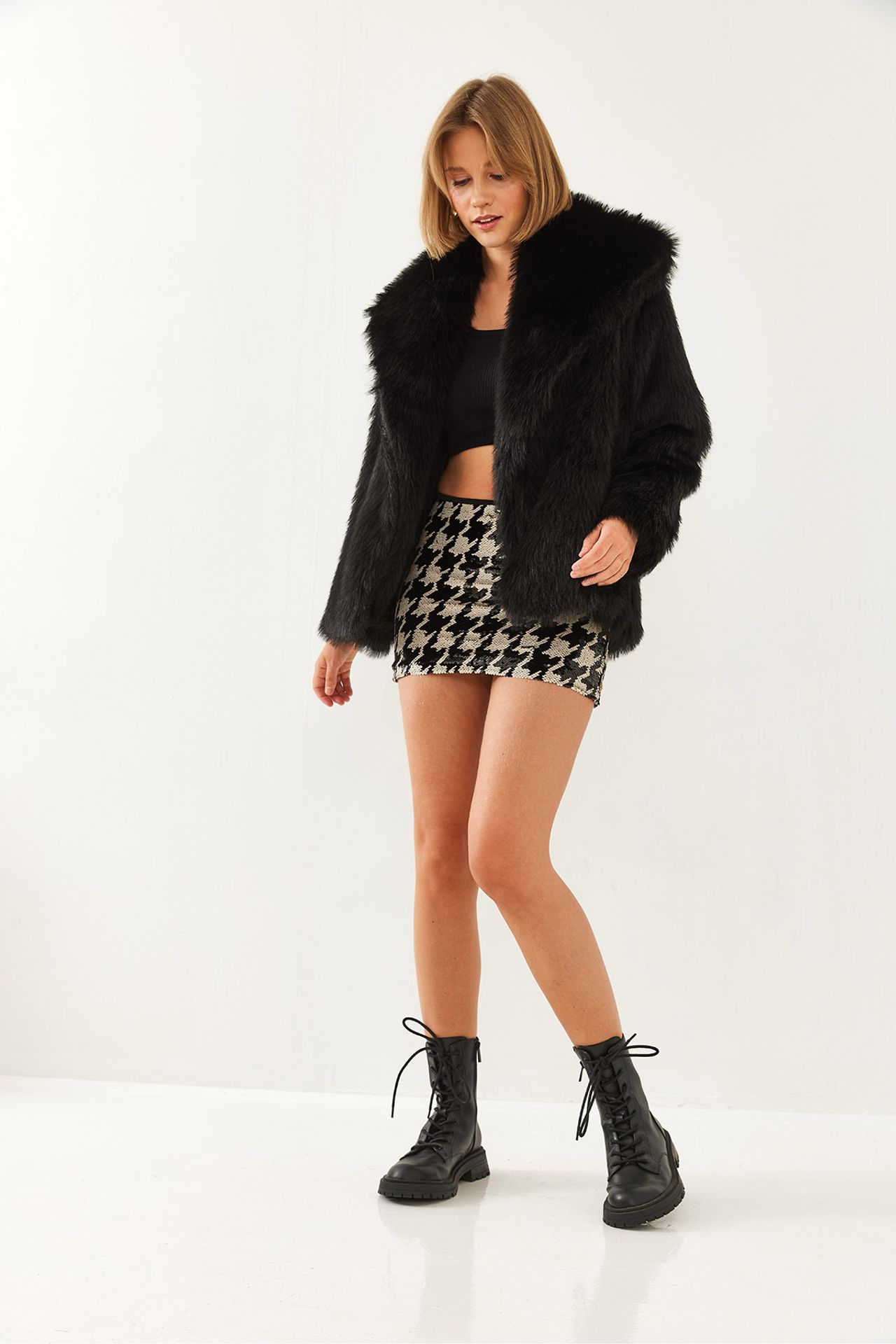 LUCCI Oversize Faux Fur Coat 4