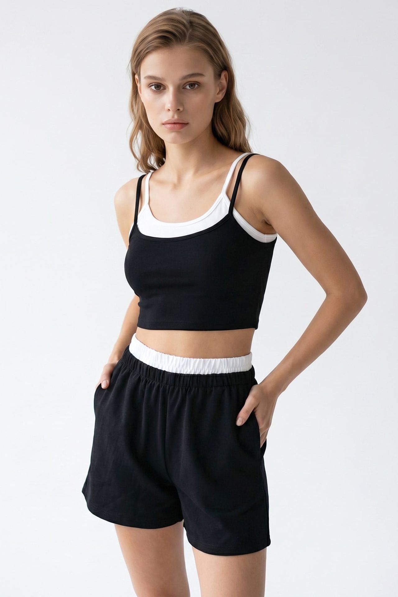 MIXRAY Two-Piece Crop T-Shirt And Shorts Set 1