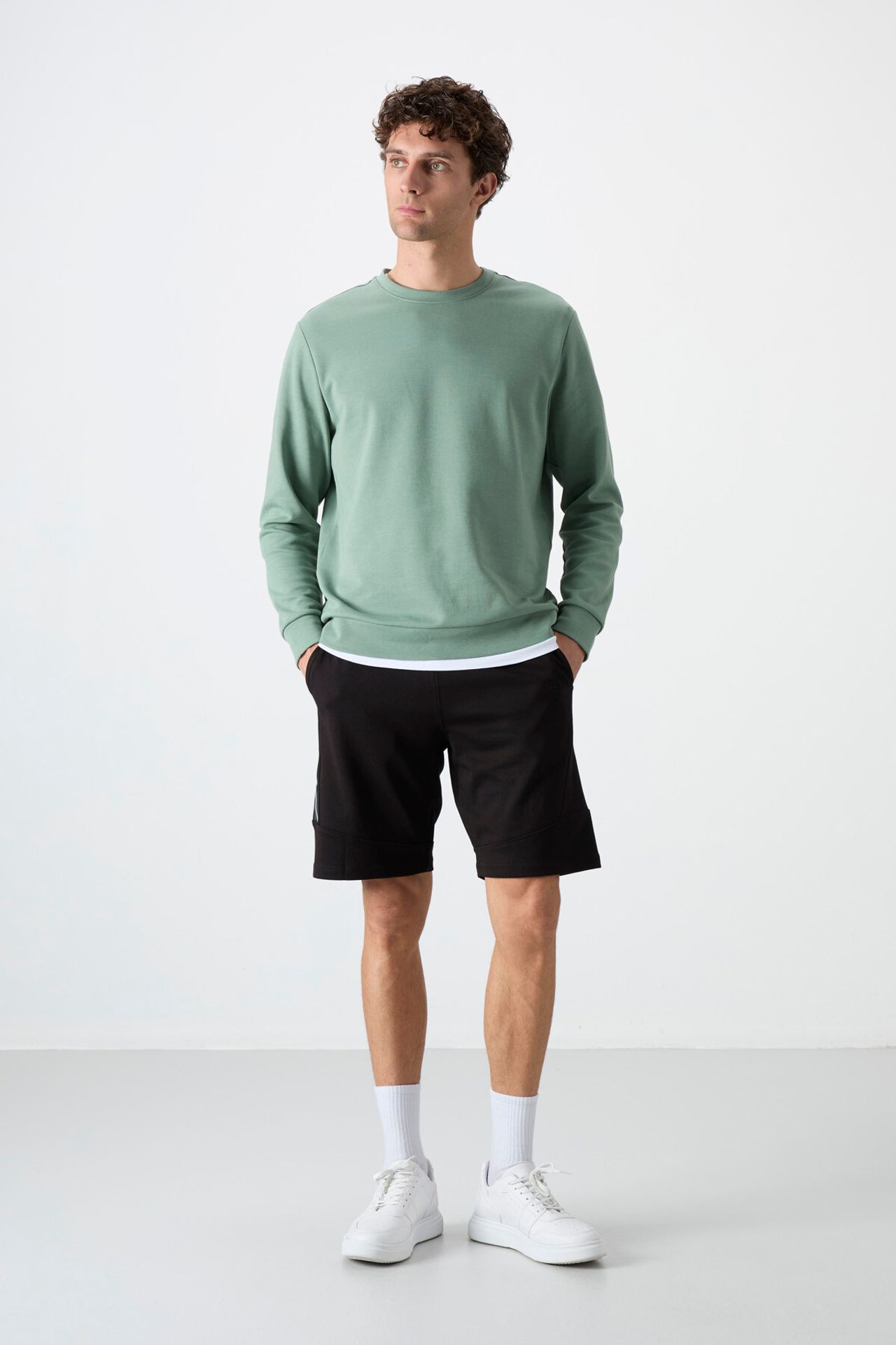 TOMMY Men's Pull-on Sweat Shorts 6