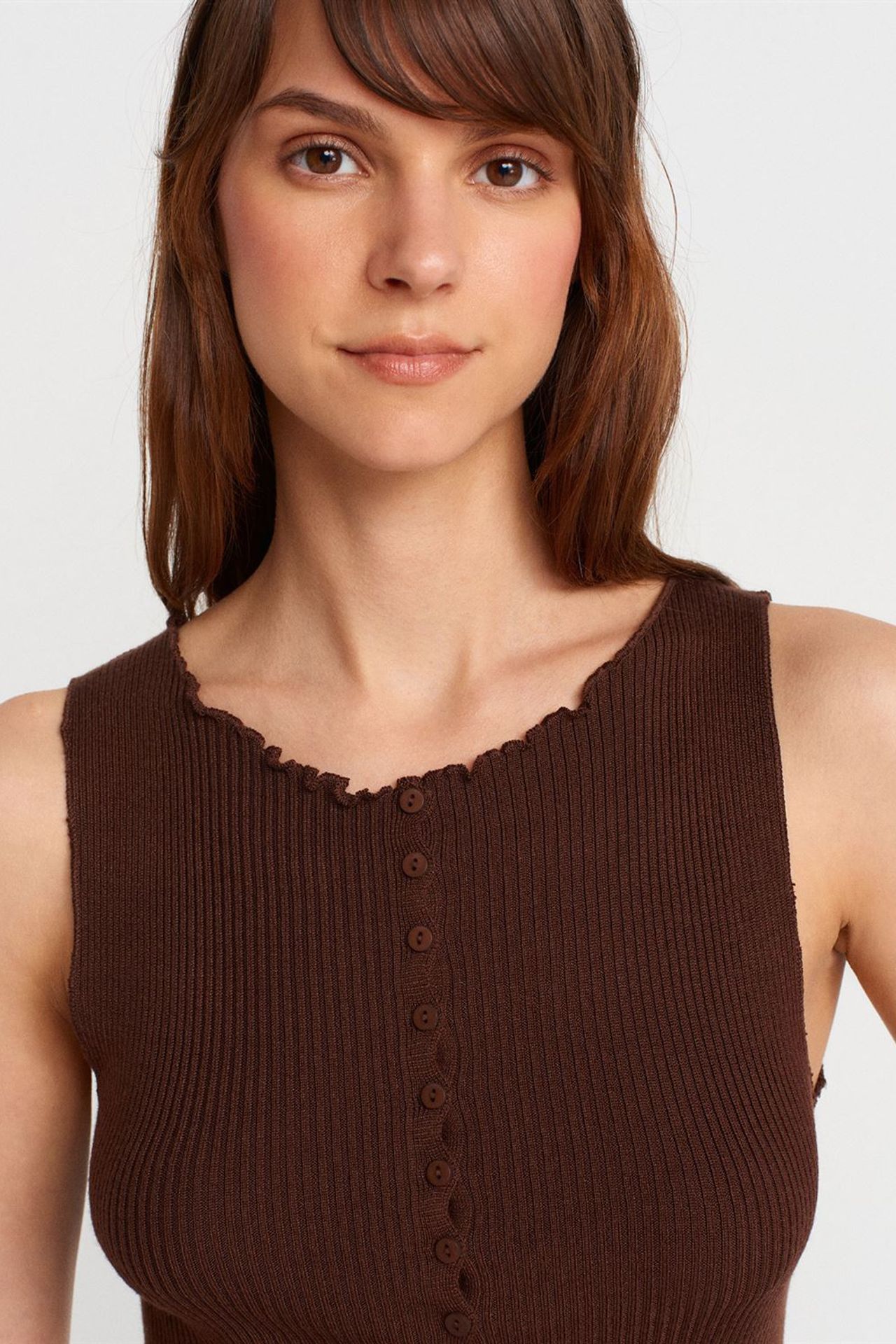 DILVIN Sleeveless Ribbed Button Cardigan 3