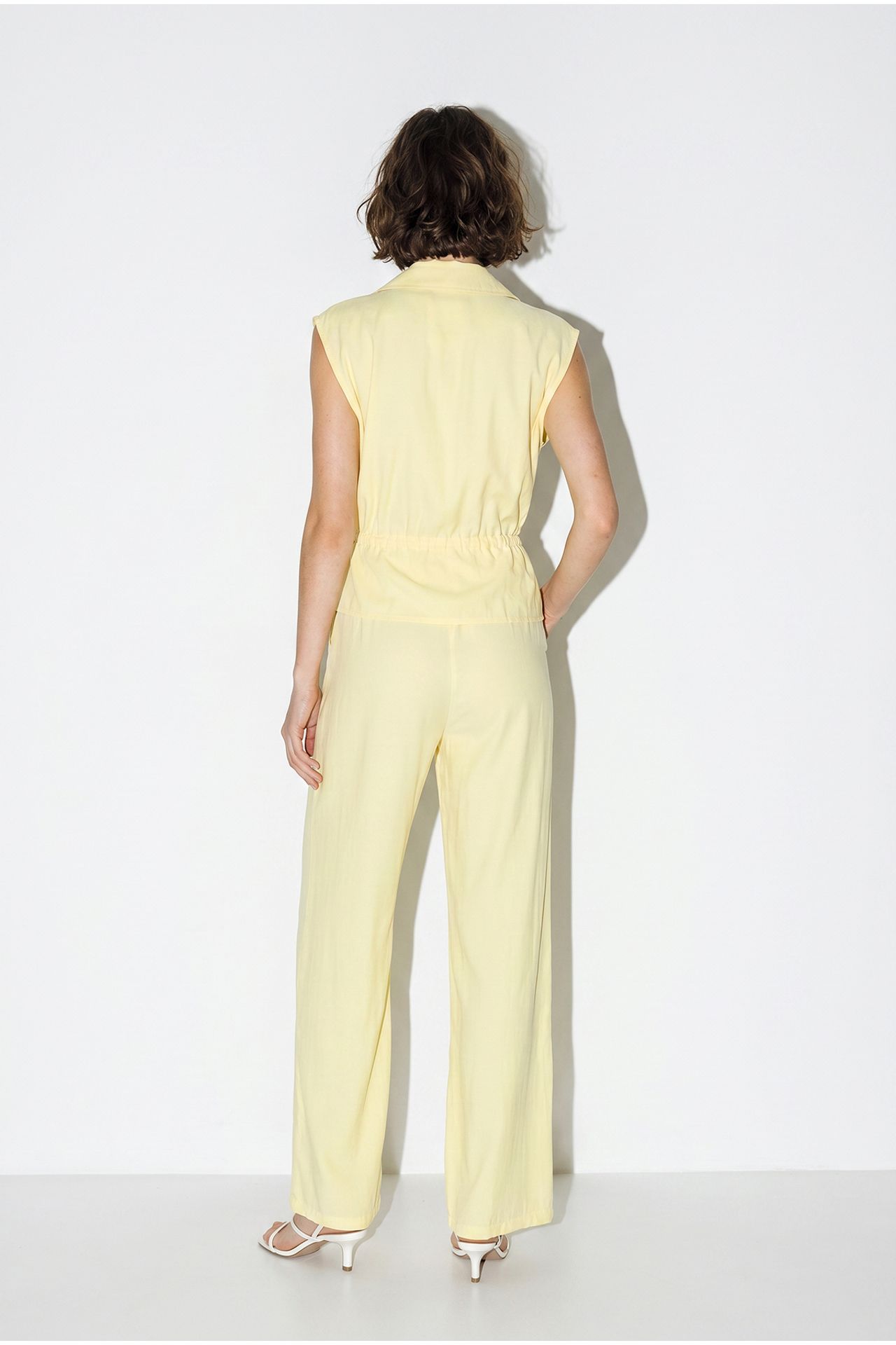 LUCCI Smart Casual Two-Piece Co-Ord Set With Vest And Wide Leg Pants 5