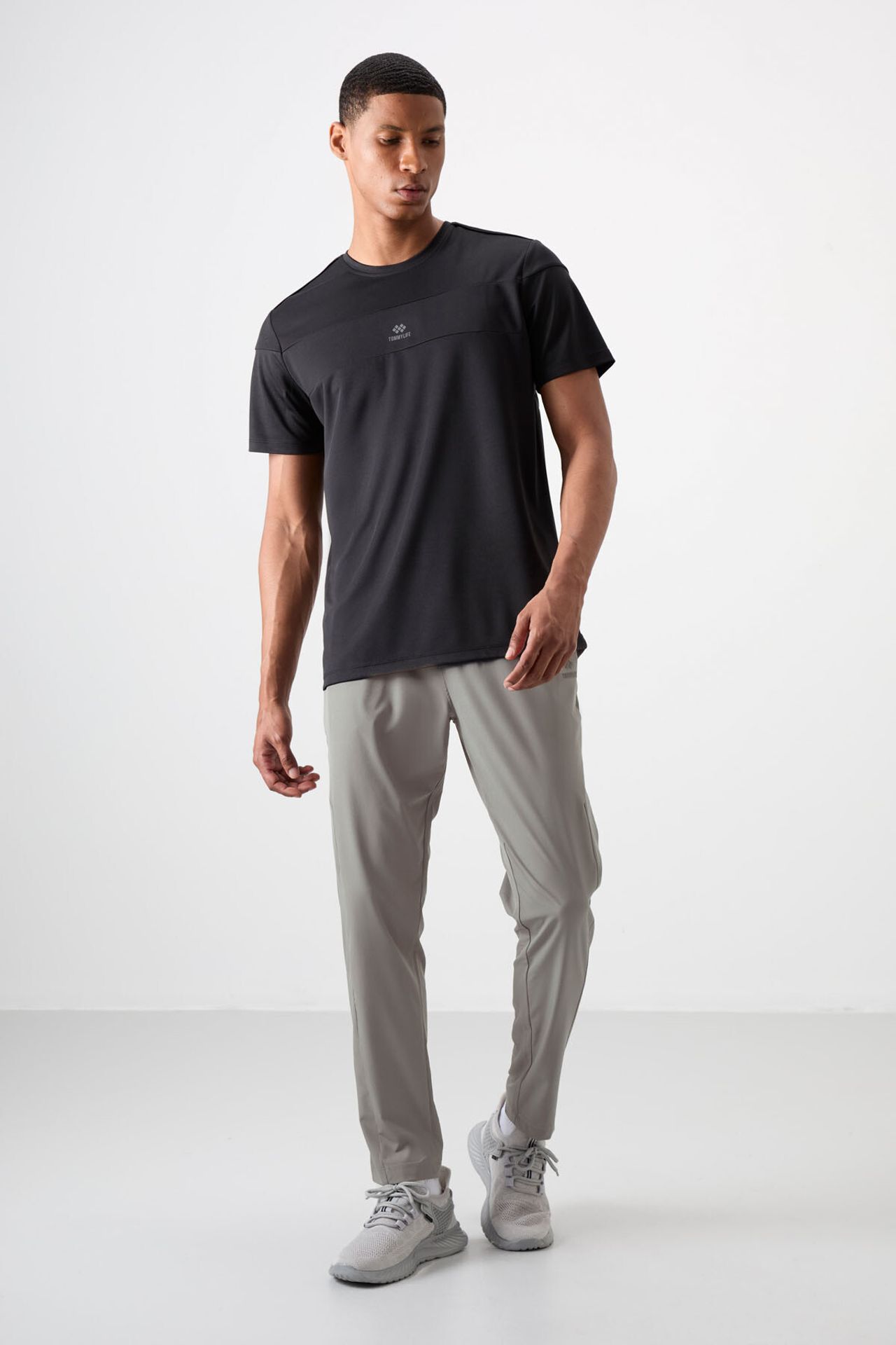 TOMMY Men's Straight-leg Seamless Sweatpants 1