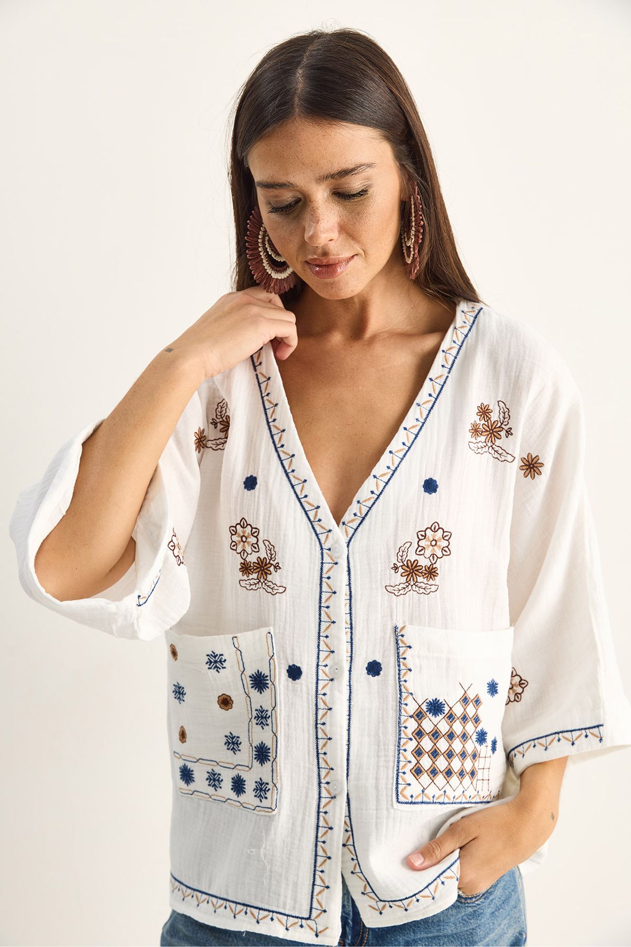 LUCCI Embroidered Cotton Crepe V-Neck Shirt 3