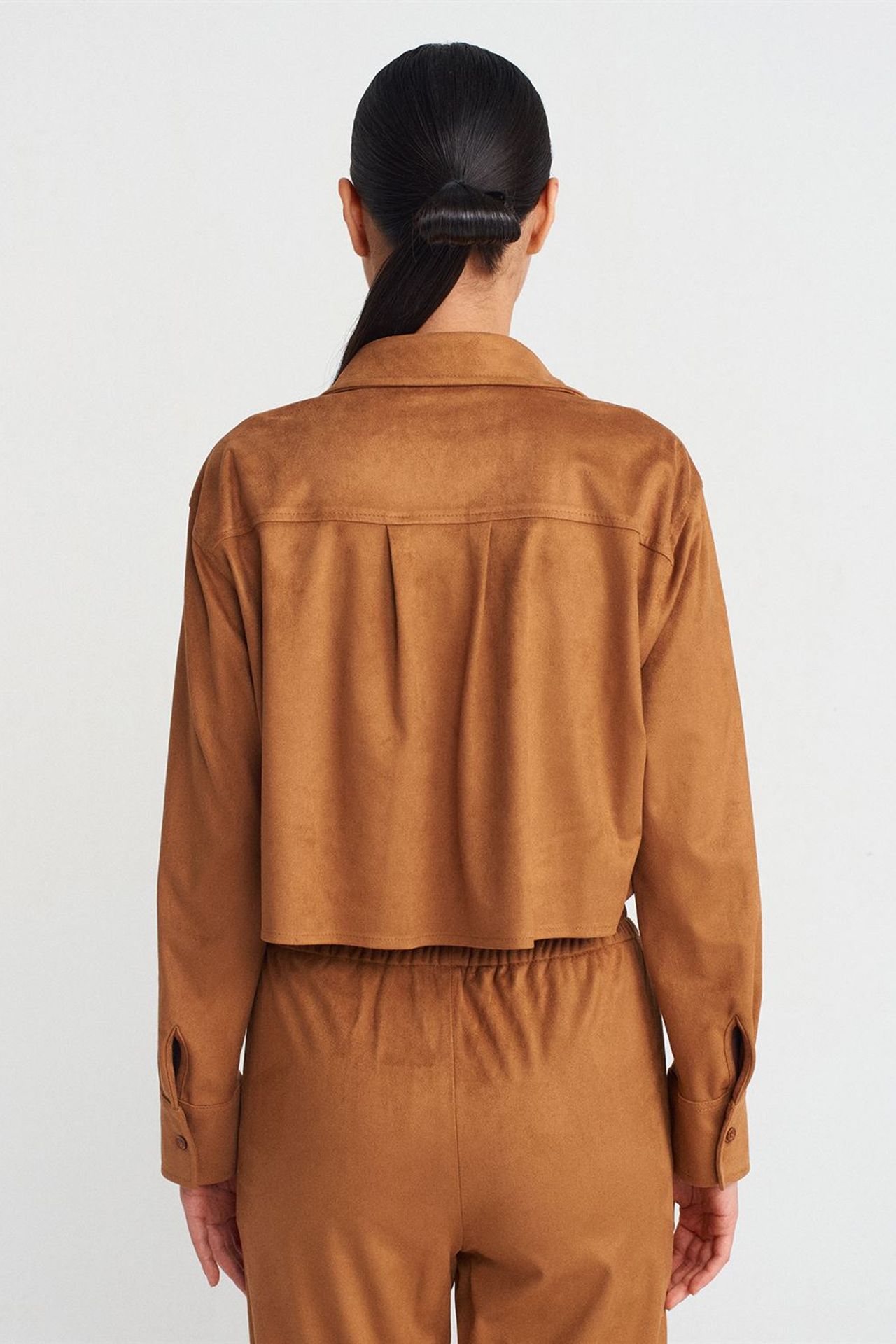 DILVIN Women's Cropped Faux Suede Button Shirt 2