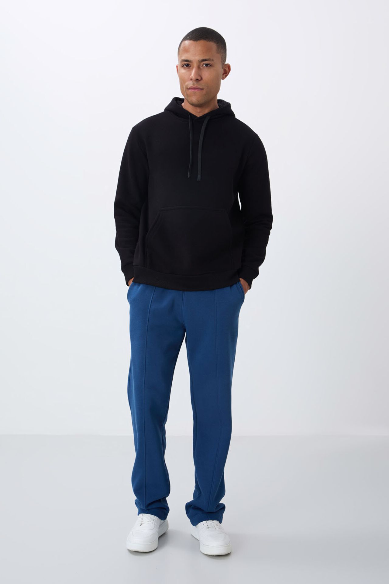 TOMMY Men's Solid Hooded Sweatshirt With Pocket 3