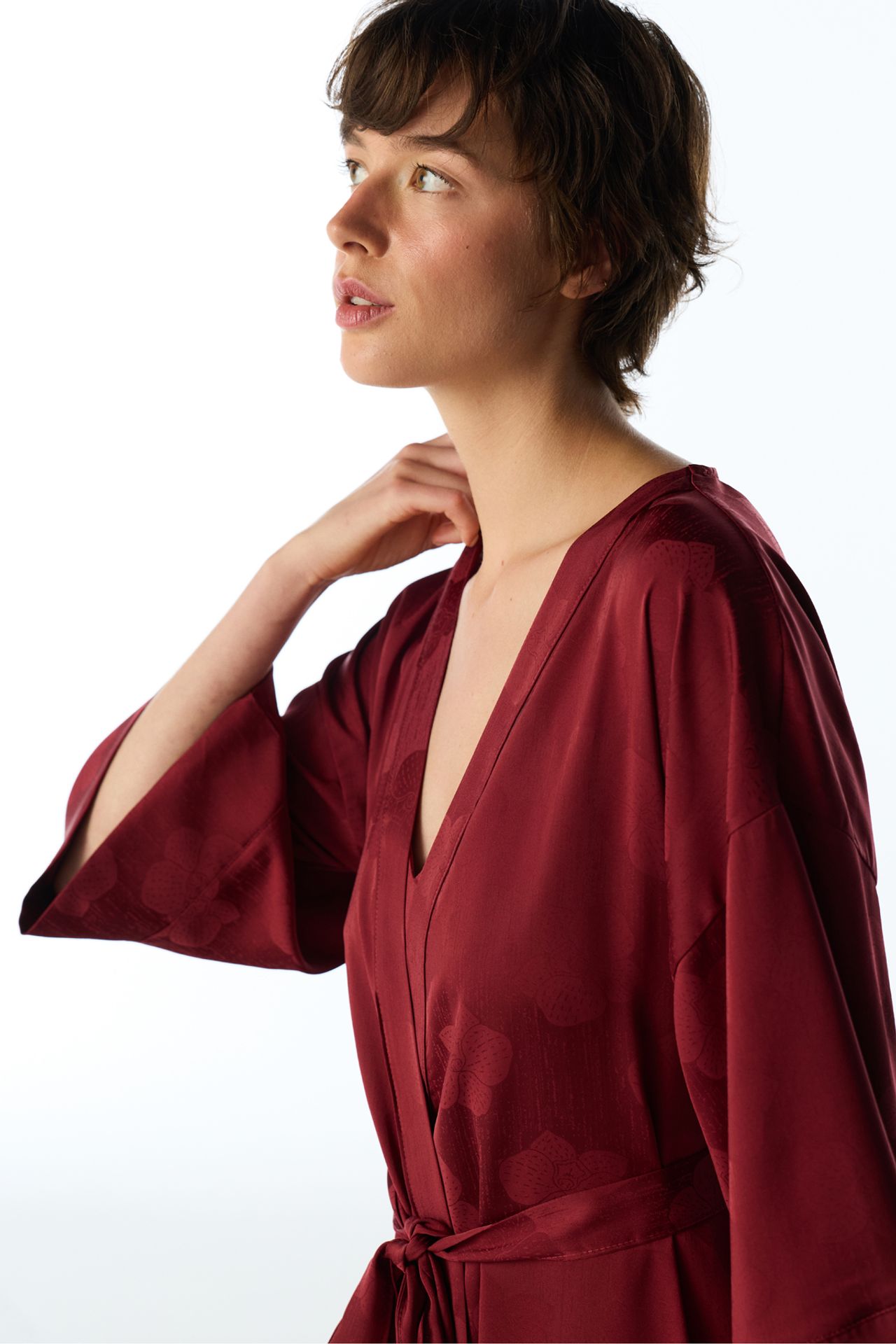 PENTI Orquidea Satin Floral Short Sleeve Robe 3