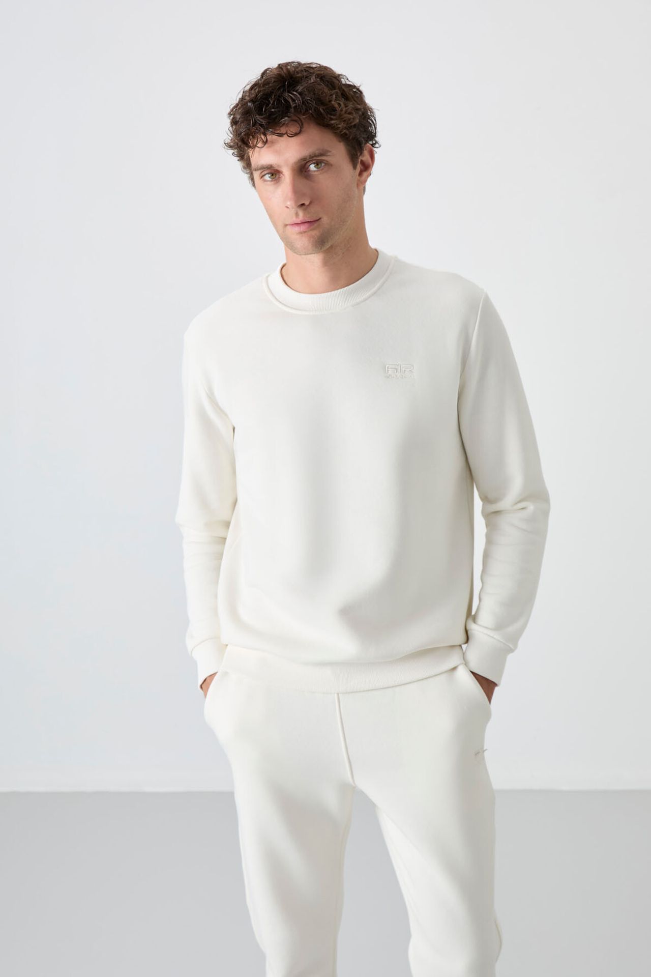 TOMMY Men's Long-Sleeve Crew Neck Sweatshirt And Pants Set 6