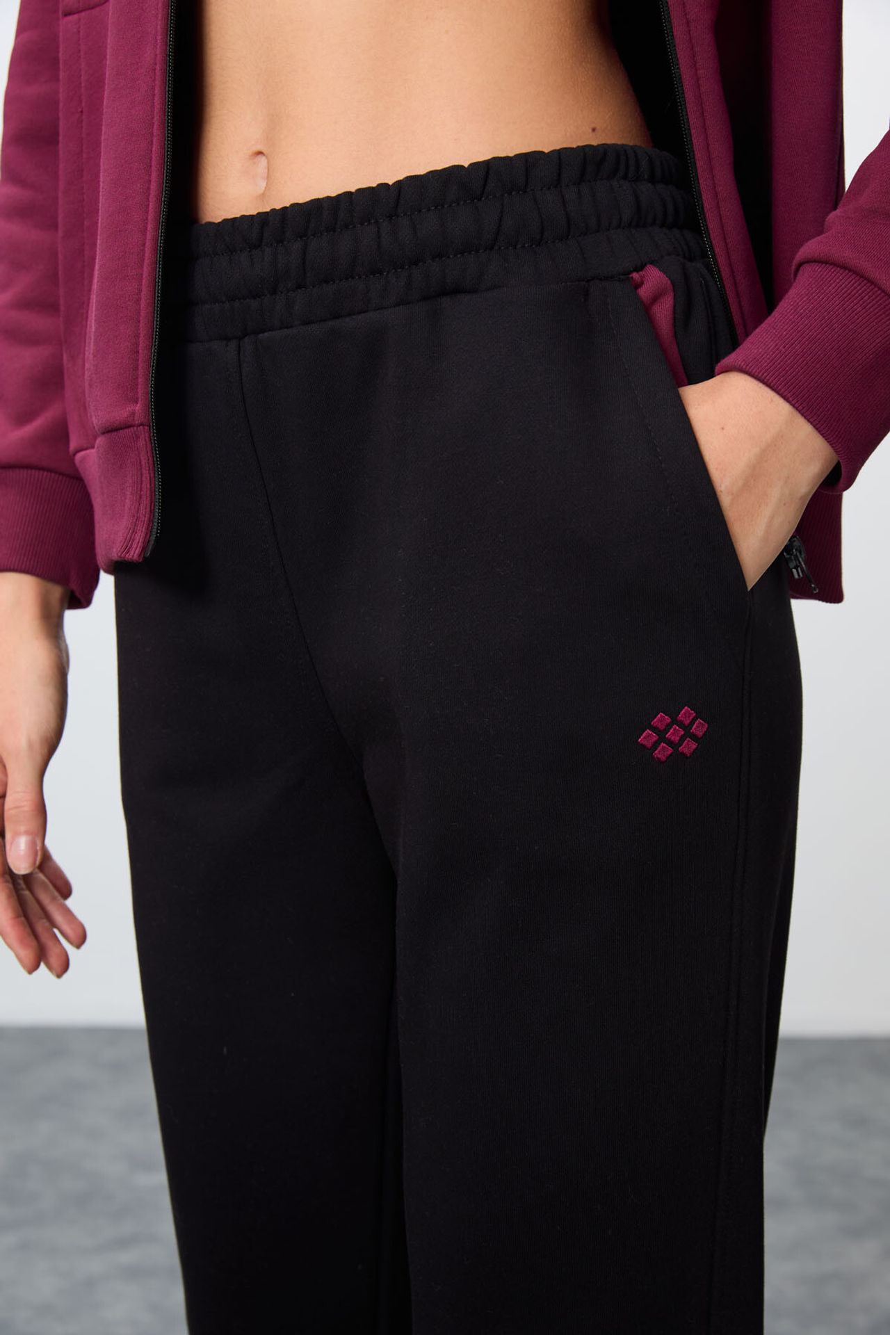TOMMY Oversized Hooded Zip Sweatshirt And Pants Set 6