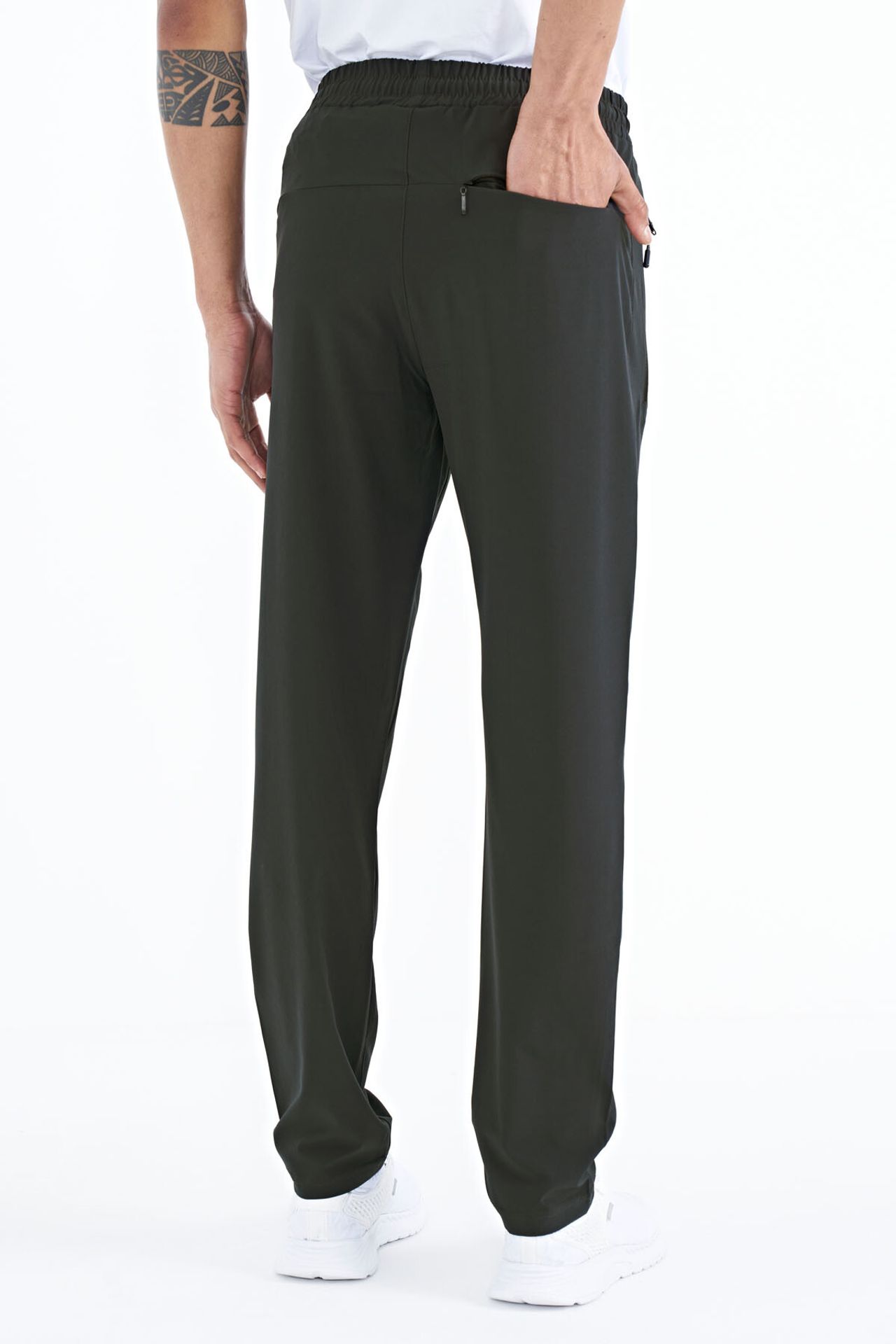 TOMMY Men's Straight-Leg Pull-On Sweatpants 6