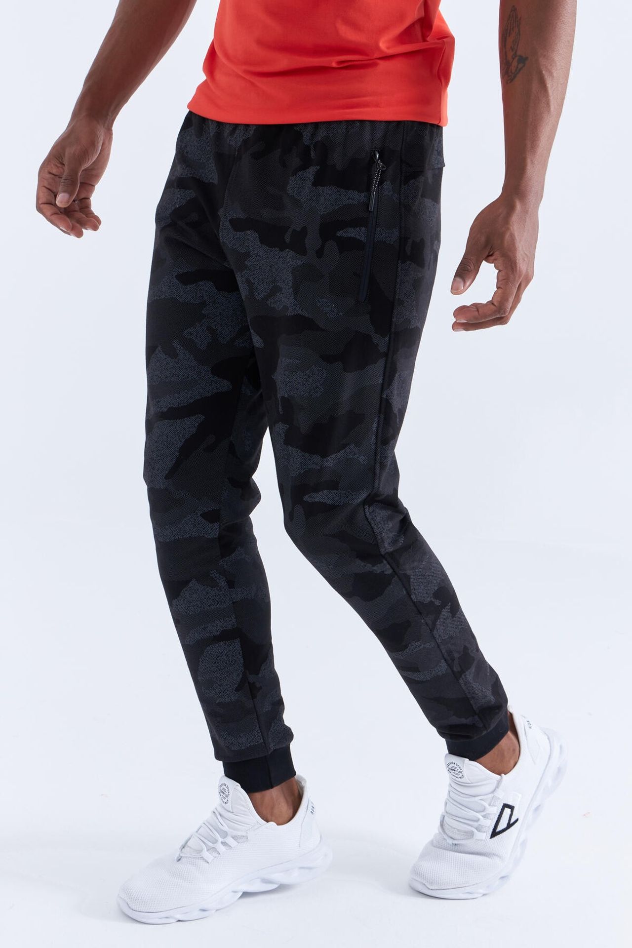 TOMMY Men's Camouflage Slim Fit Sweatpants 1
