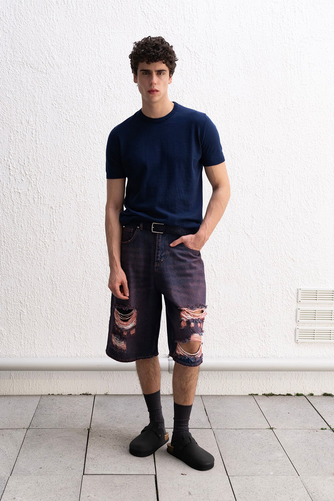 GIESTO Destroyed Denim Capri Shorts 3