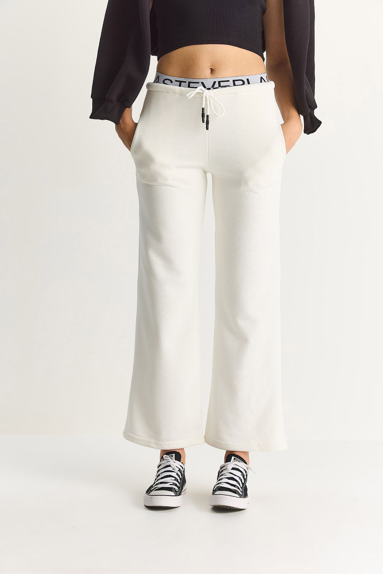 LUCCI Flare Fit Drawstring Pocket Sweatpants 3