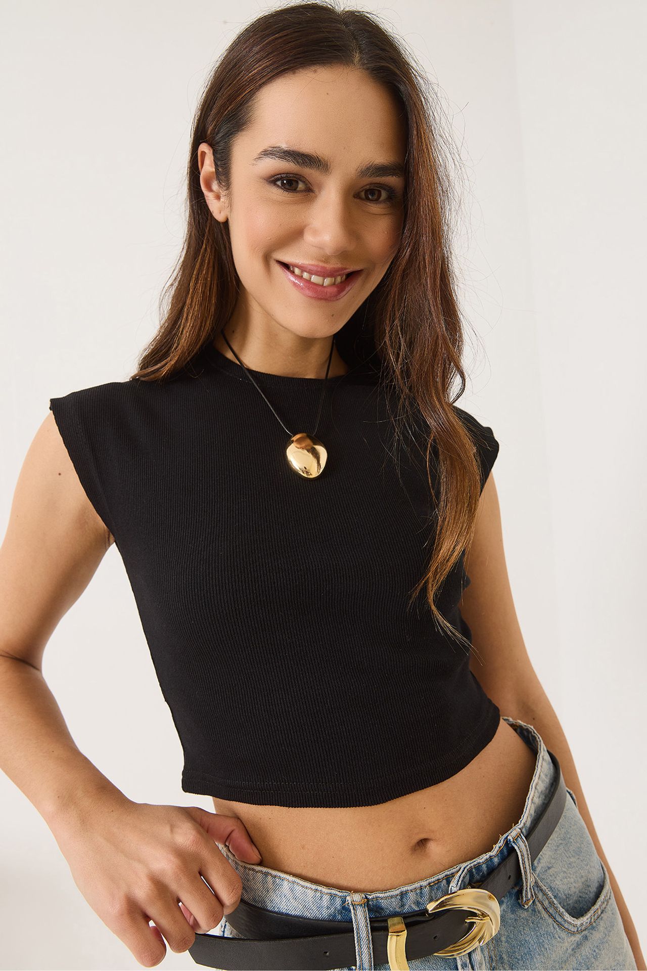 LUCCI Crew Neck Crop T-Shirt 3
