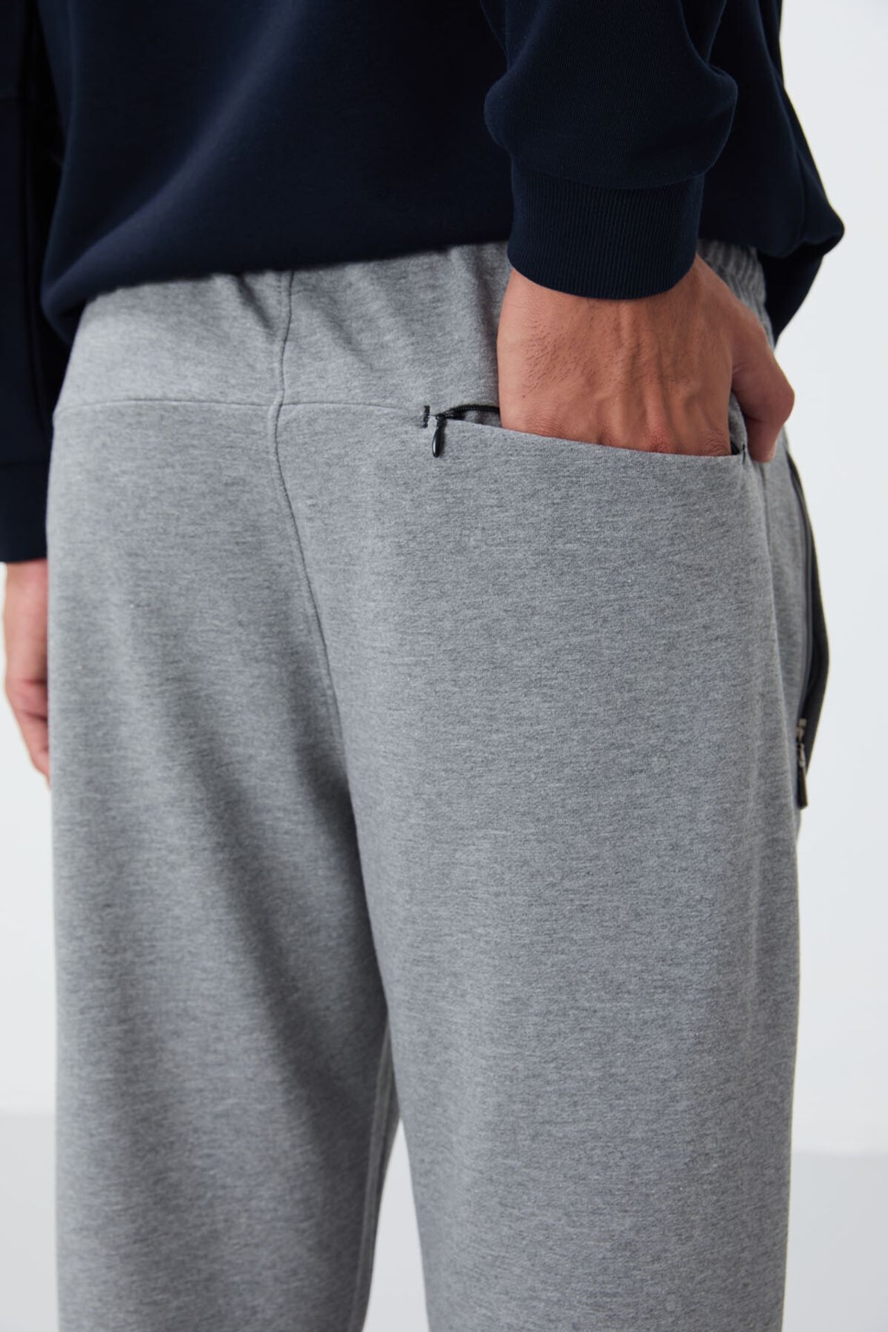 TOMMY Men's Slim-fit Straight-leg Sweatpants 5