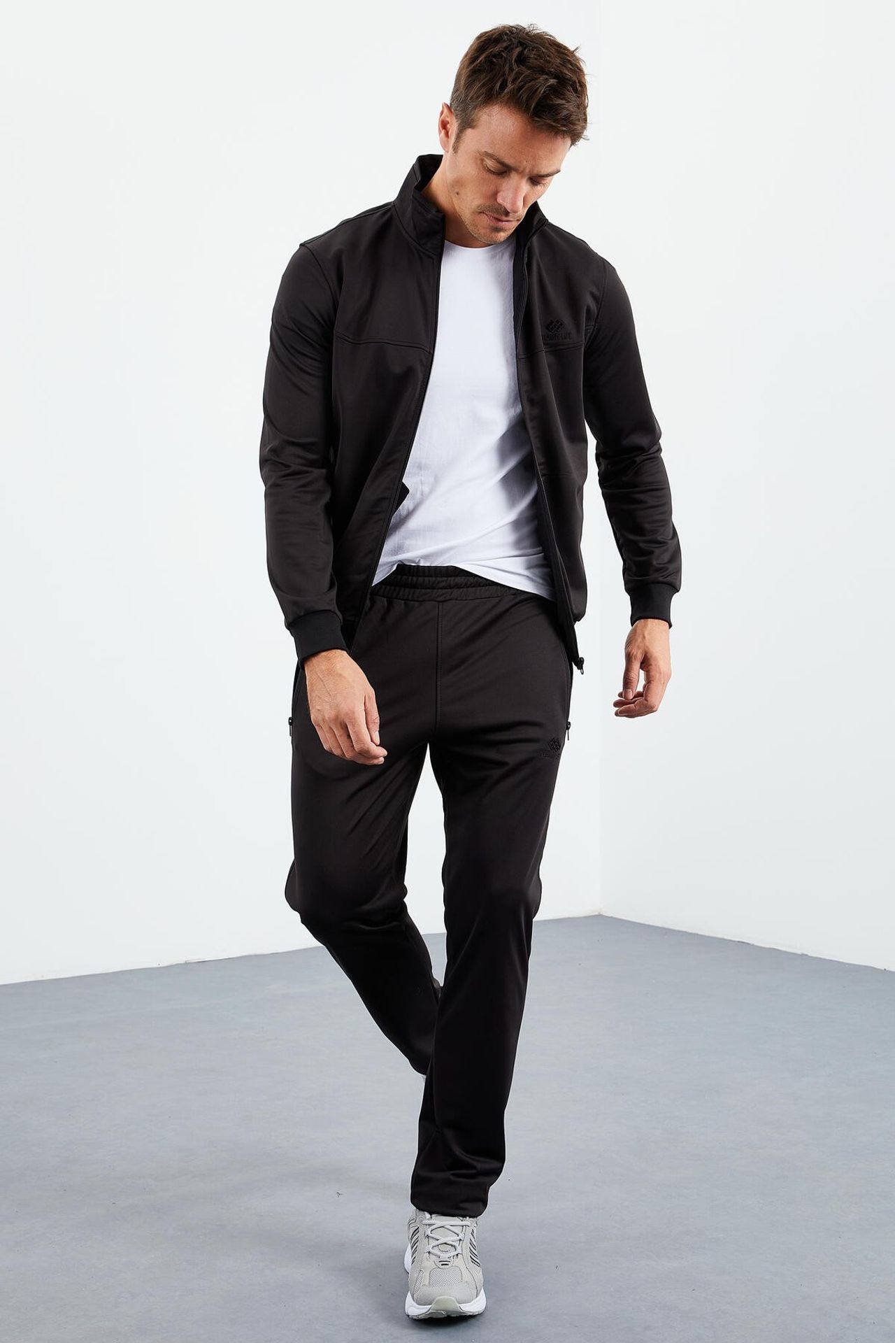 TOMMY Men's Scuba Knit Active Set With Zipper Collar 4