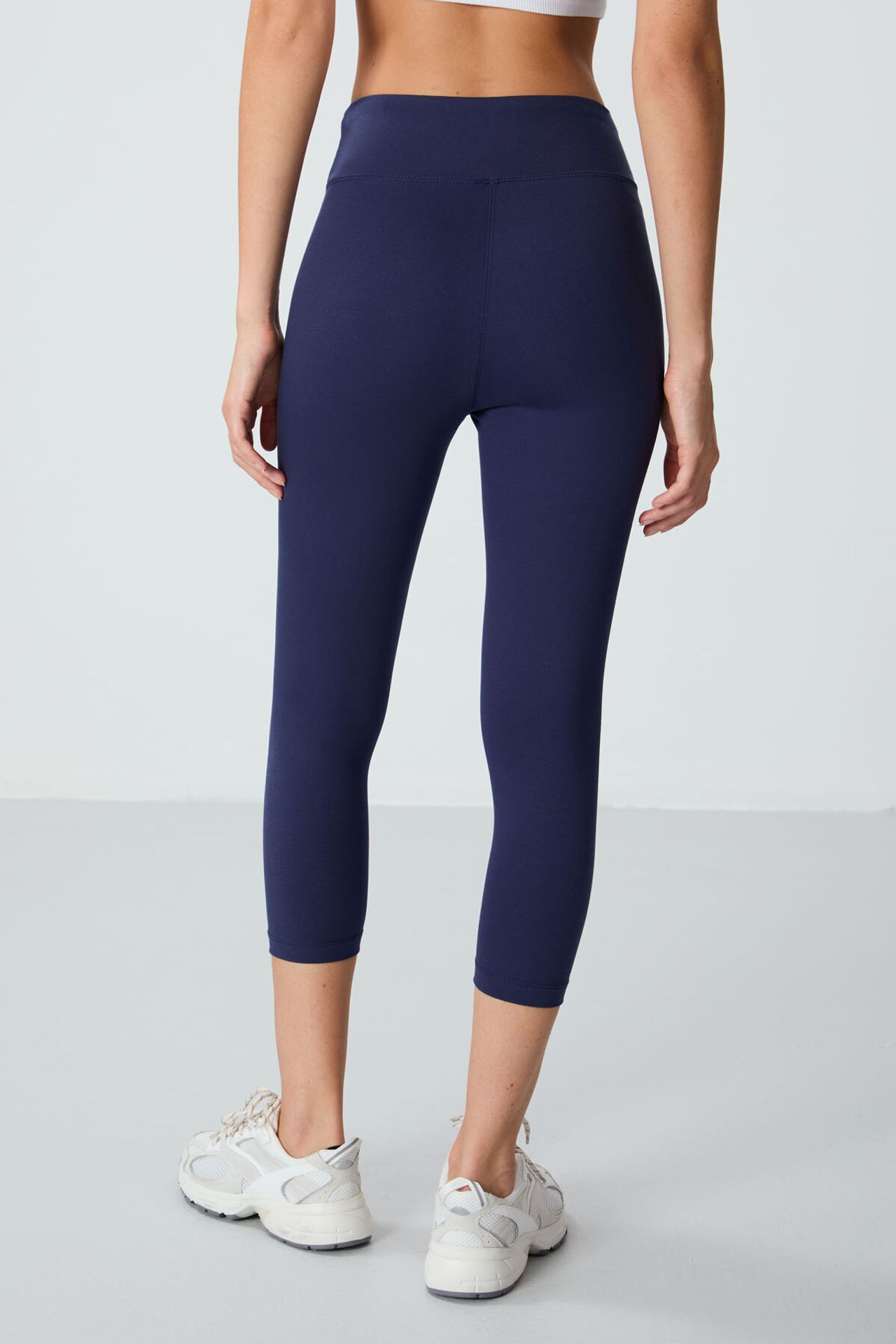 TOMMY High-Waist Capri Leggings 5
