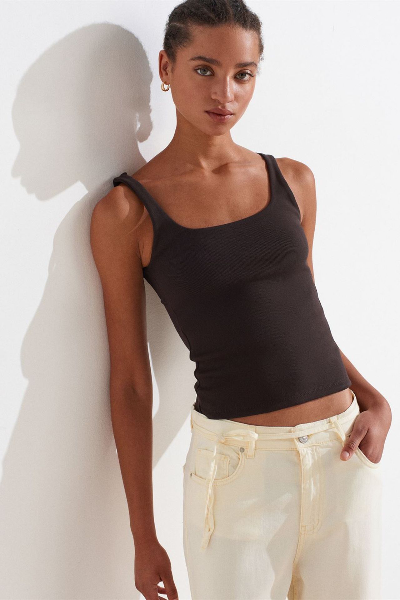 DILVIN Ribbed Square-neck Sleeveless Blouse 1