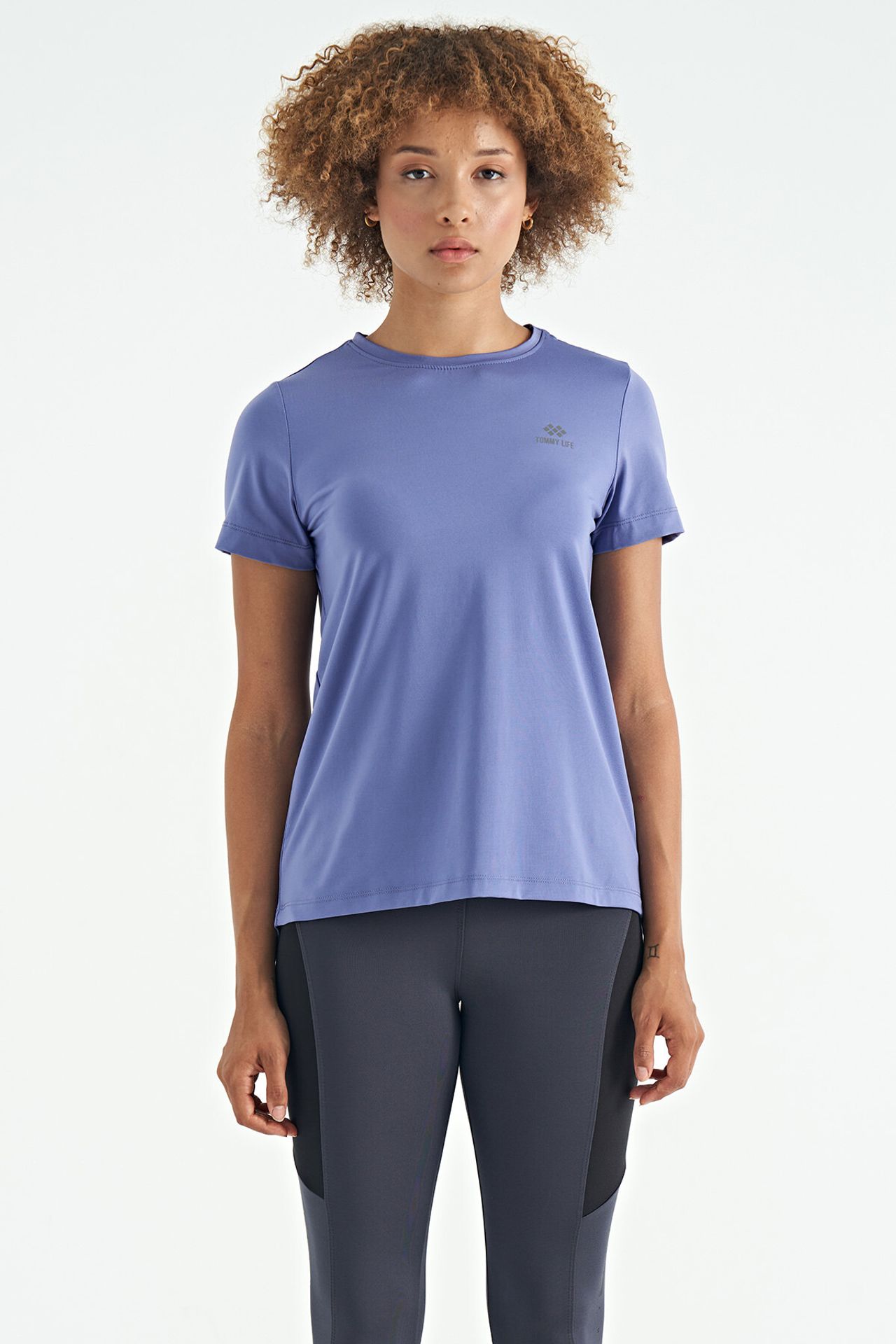 TOMMY Women's relaxed crew neck T-shirt with side slits 3