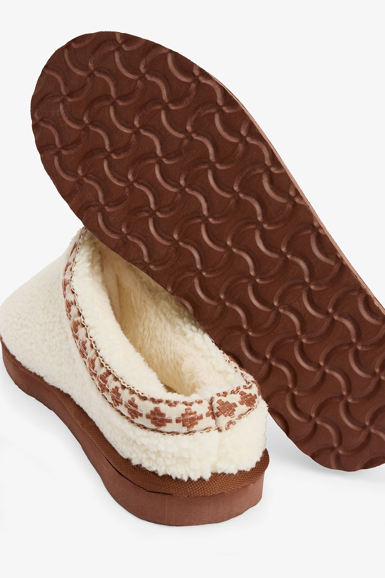 PENTI Gardenya Quinn Embroidered Home Slippers 4