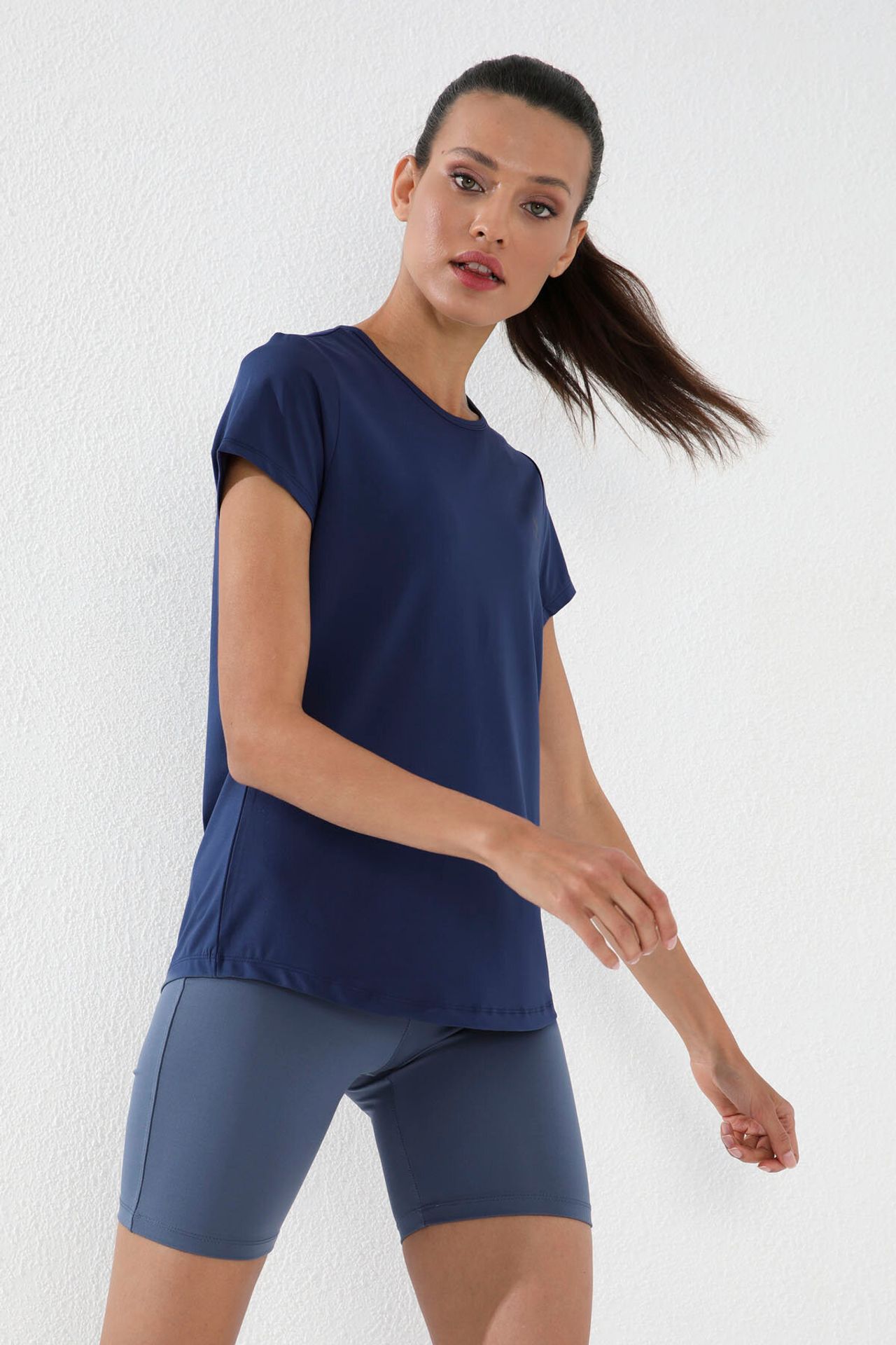 TOMMY Women's Solid Short-Sleeve Crew Neck T-Shirt 2
