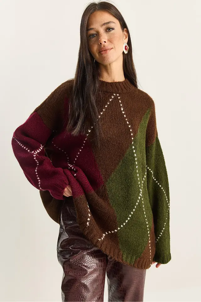 LUCCI Oversized Knitted Diamond Pattern Sweater